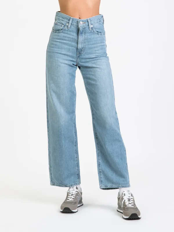 LEVIS HIGH WAIST STRAIGHT - CLEARANCE made by Levi's