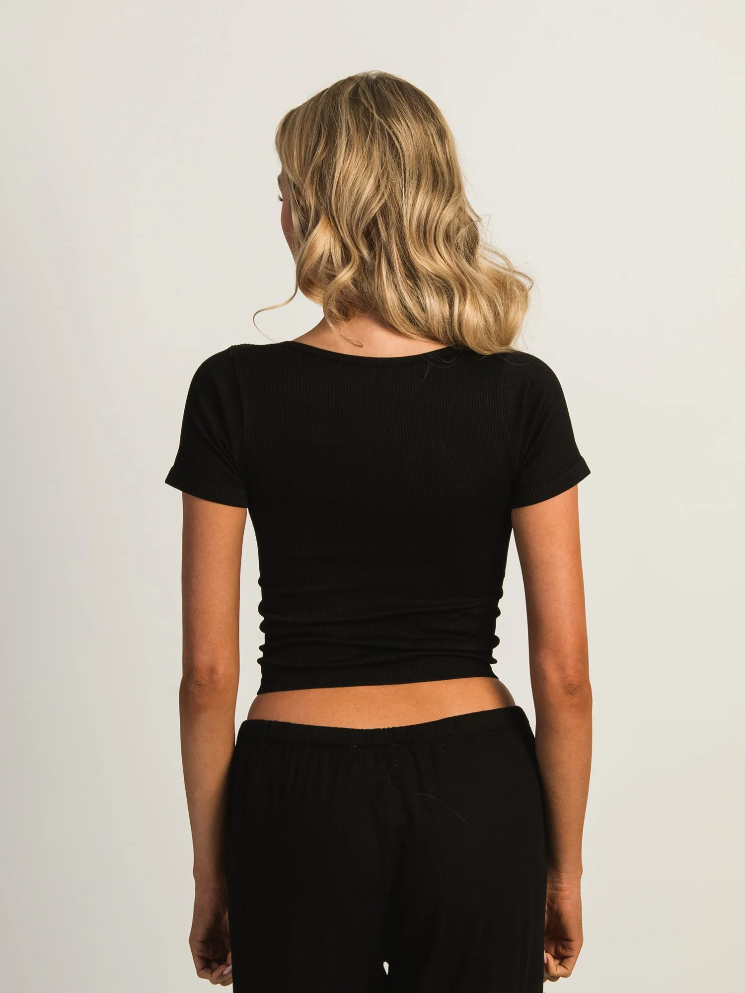 HARLOW SQUARENECK SEAMLESS TEE - BLACK sold by Boathouse product image thumbnail 3