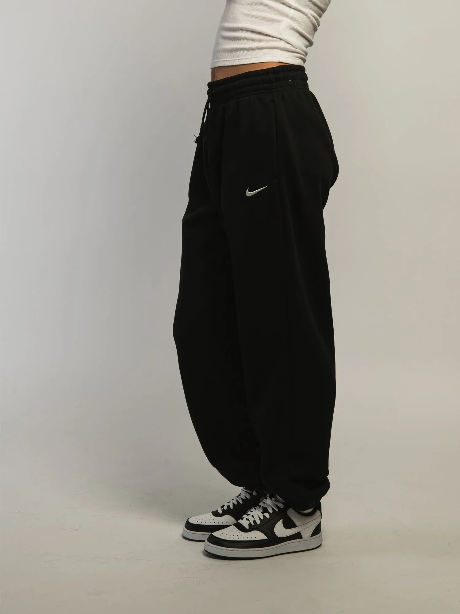 NIKE SPORTSWEAR PHOENIX FLEECE OVERSIZED PANT sold by Boathouse product image thumbnail 3