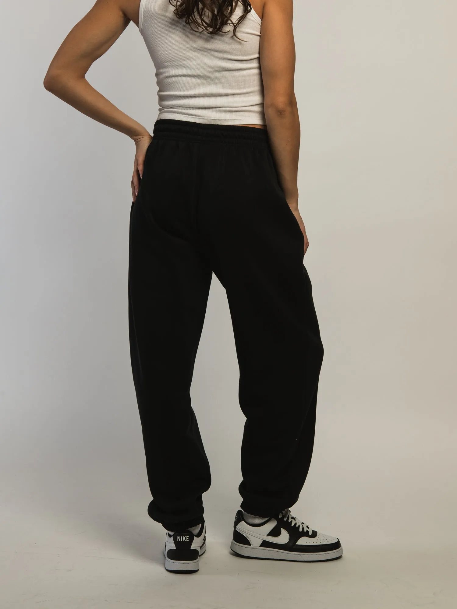 NIKE SPORTSWEAR PHOENIX FLEECE OVERSIZED PANT sold by Boathouse product image thumbnail 4