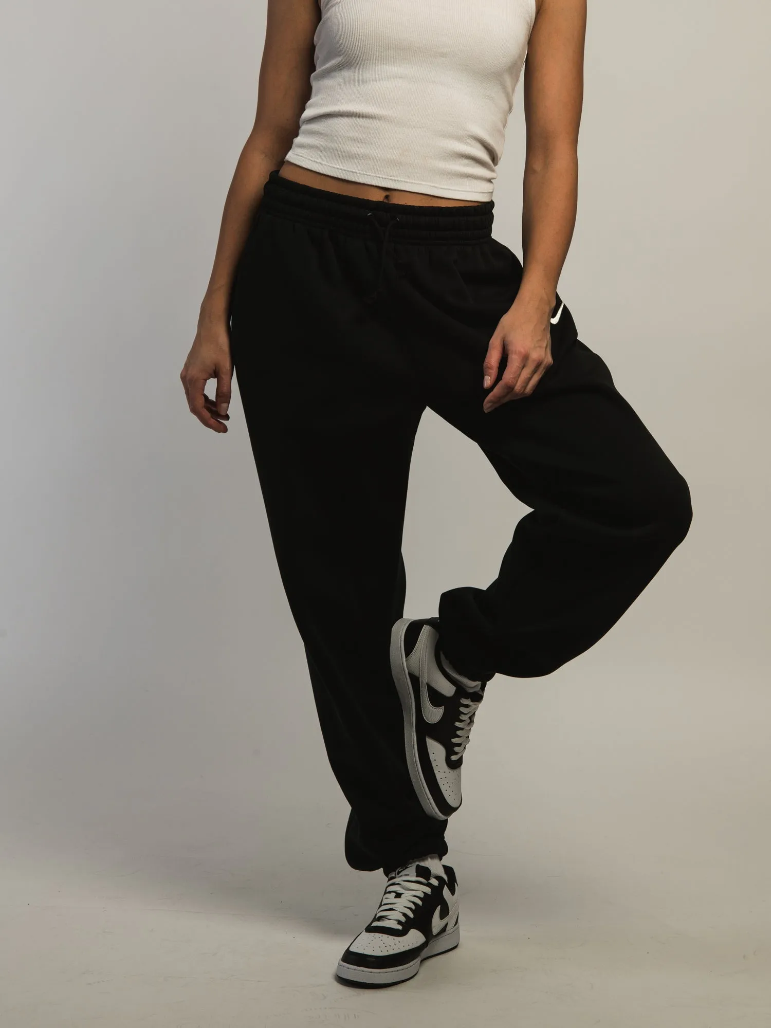 NIKE SPORTSWEAR PHOENIX FLEECE OVERSIZED PANT sold by Boathouse