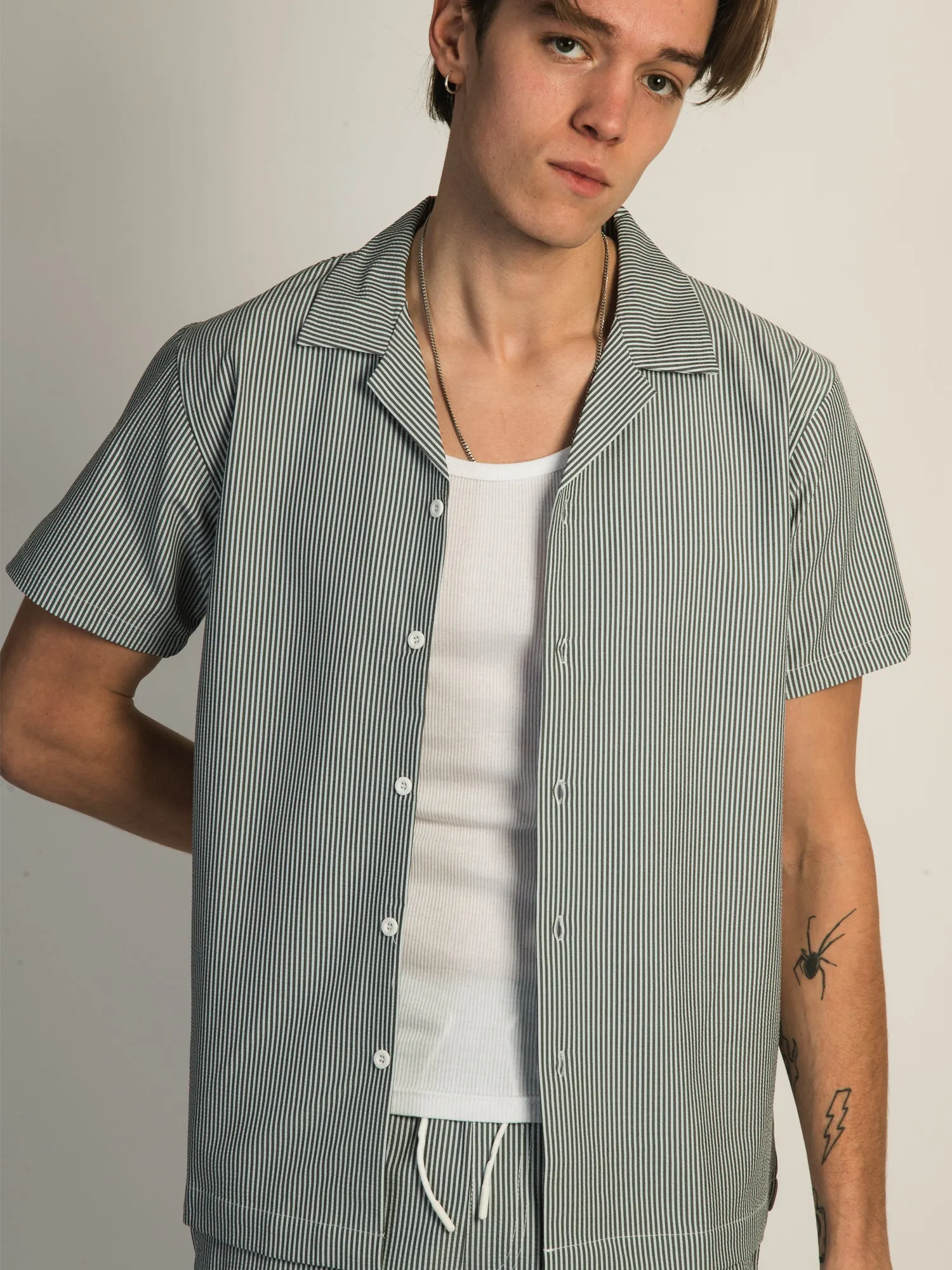 ISLAND HAZE SEERSUCKER SHORT SLEEVE WOVEN - BLACK sold by Boathouse