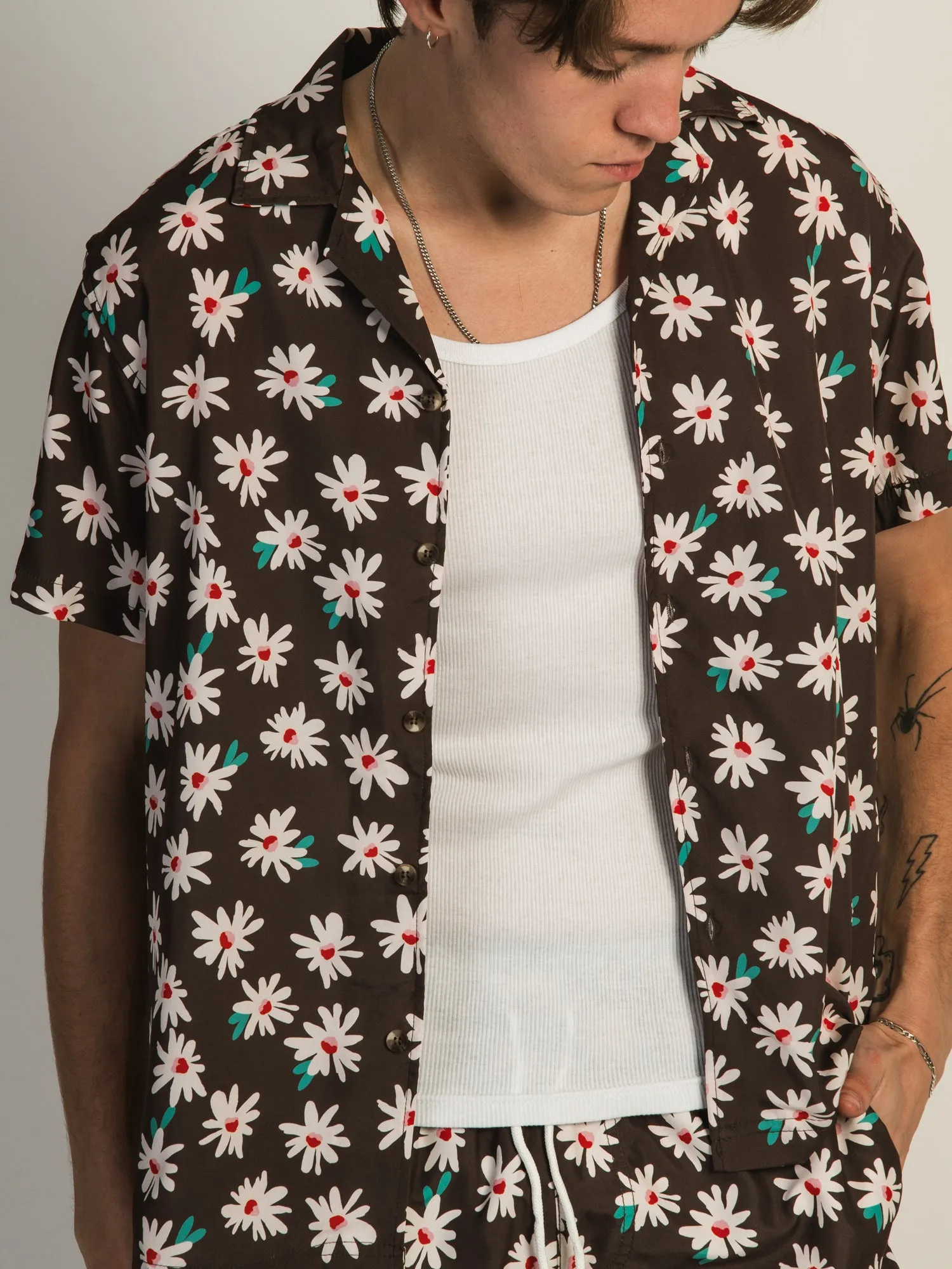 ISLAND HAZE FLORAL SHORT SLEEVE WOVEN sold by Boathouse product image thumbnail 3