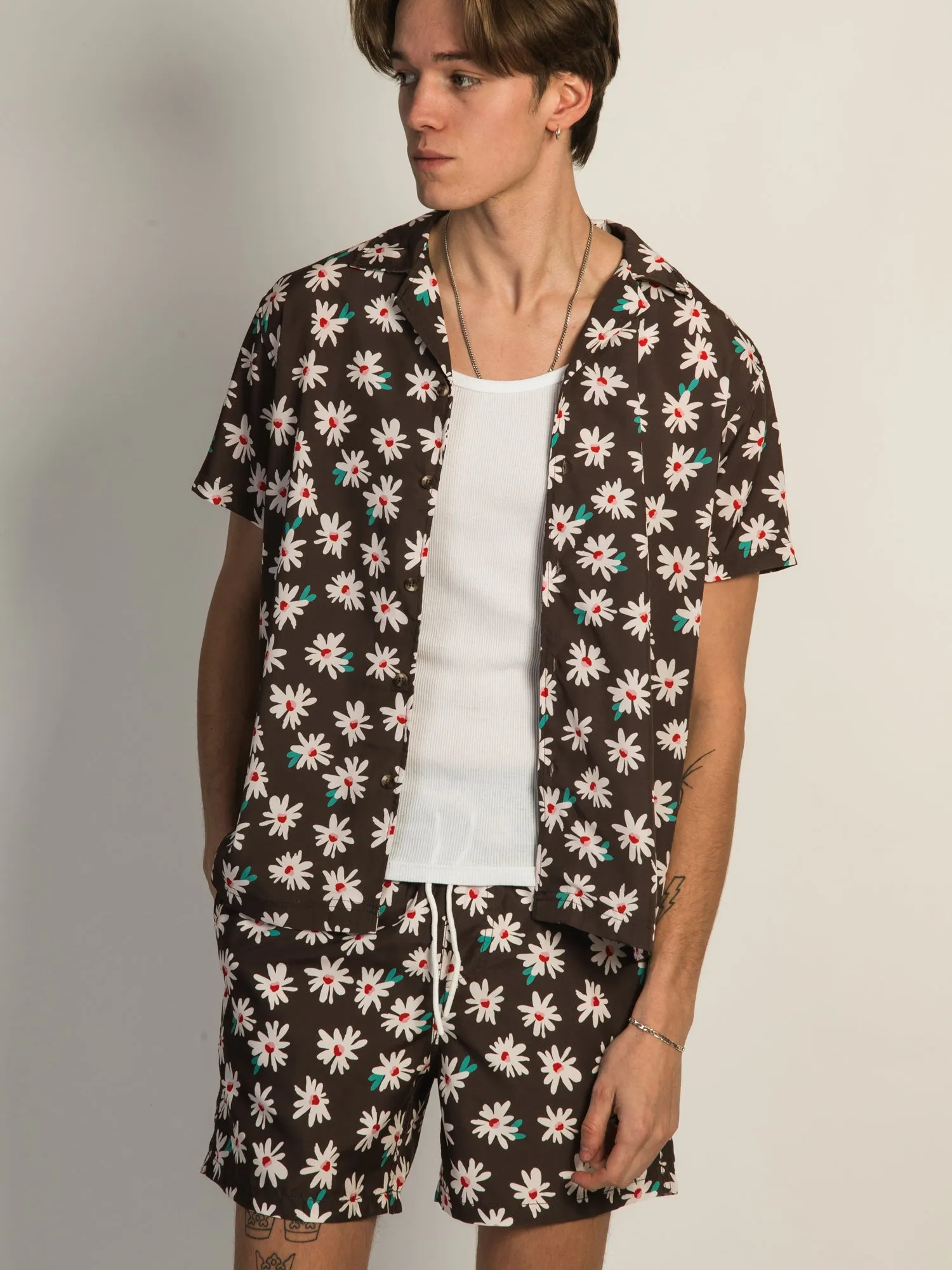 ISLAND HAZE FLORAL SHORT SLEEVE WOVEN sold by Boathouse product image thumbnail 4