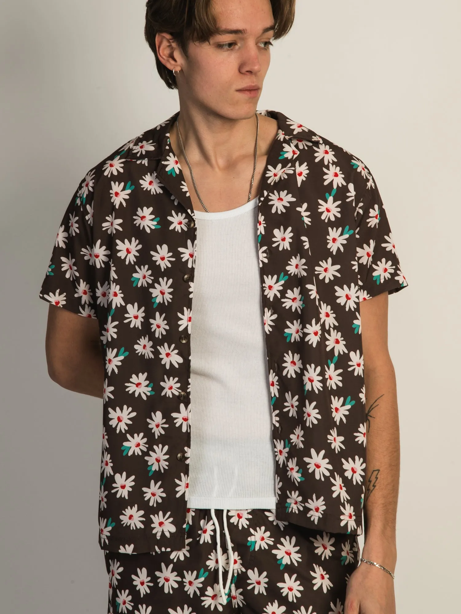 ISLAND HAZE FLORAL SHORT SLEEVE WOVEN sold by Boathouse product image thumbnail 2
