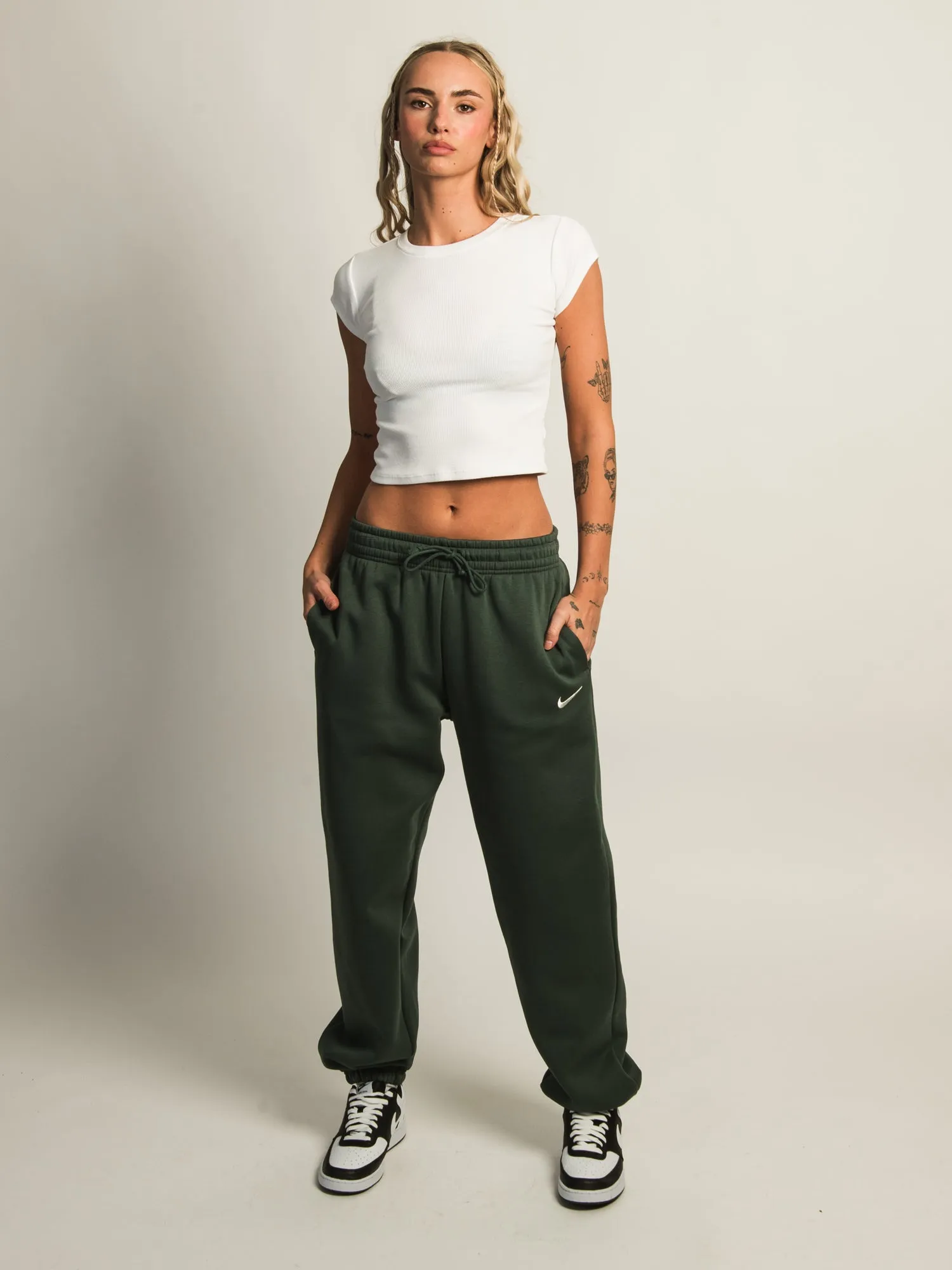 NIKE SPORTSWEAR PHOENIX FLEECE OVERSIZED PANT sold by Boathouse product image thumbnail 2