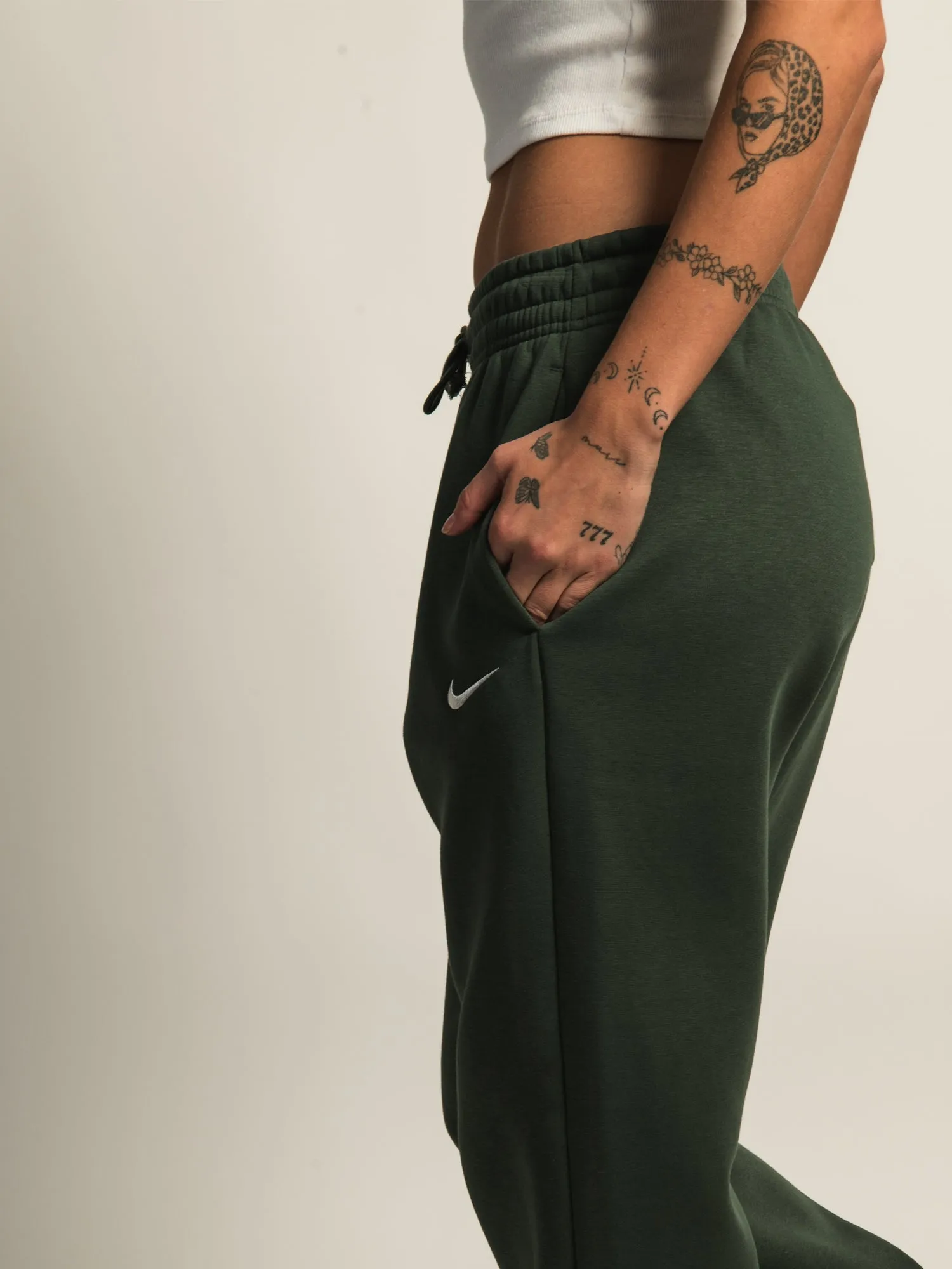 NIKE SPORTSWEAR PHOENIX FLEECE OVERSIZED PANT sold by Boathouse product image thumbnail 4