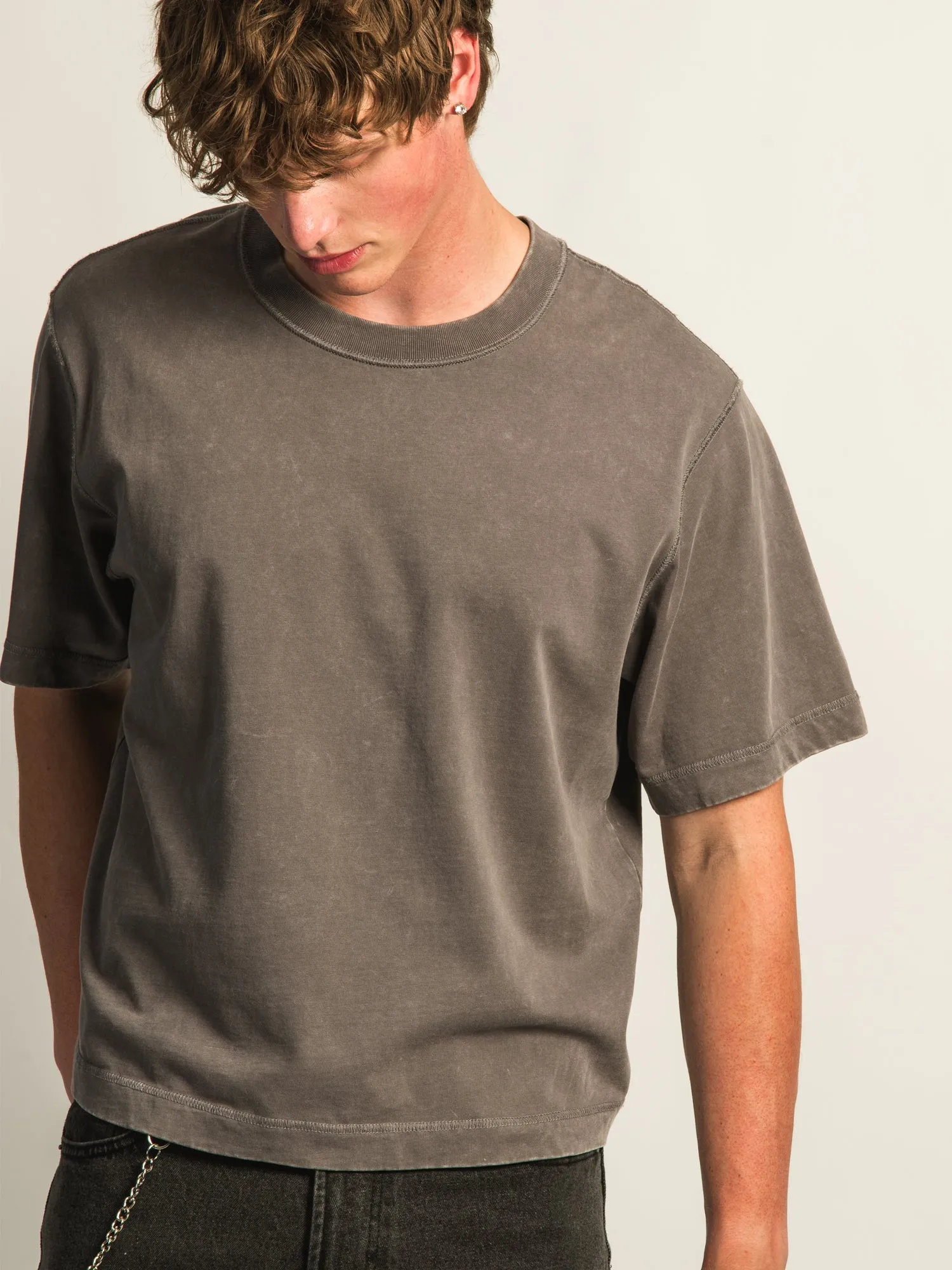 KOLBY SHORT CUT HEAVYWEIGHT TEE - CHARCOAL sold by Boathouse product image thumbnail 5
