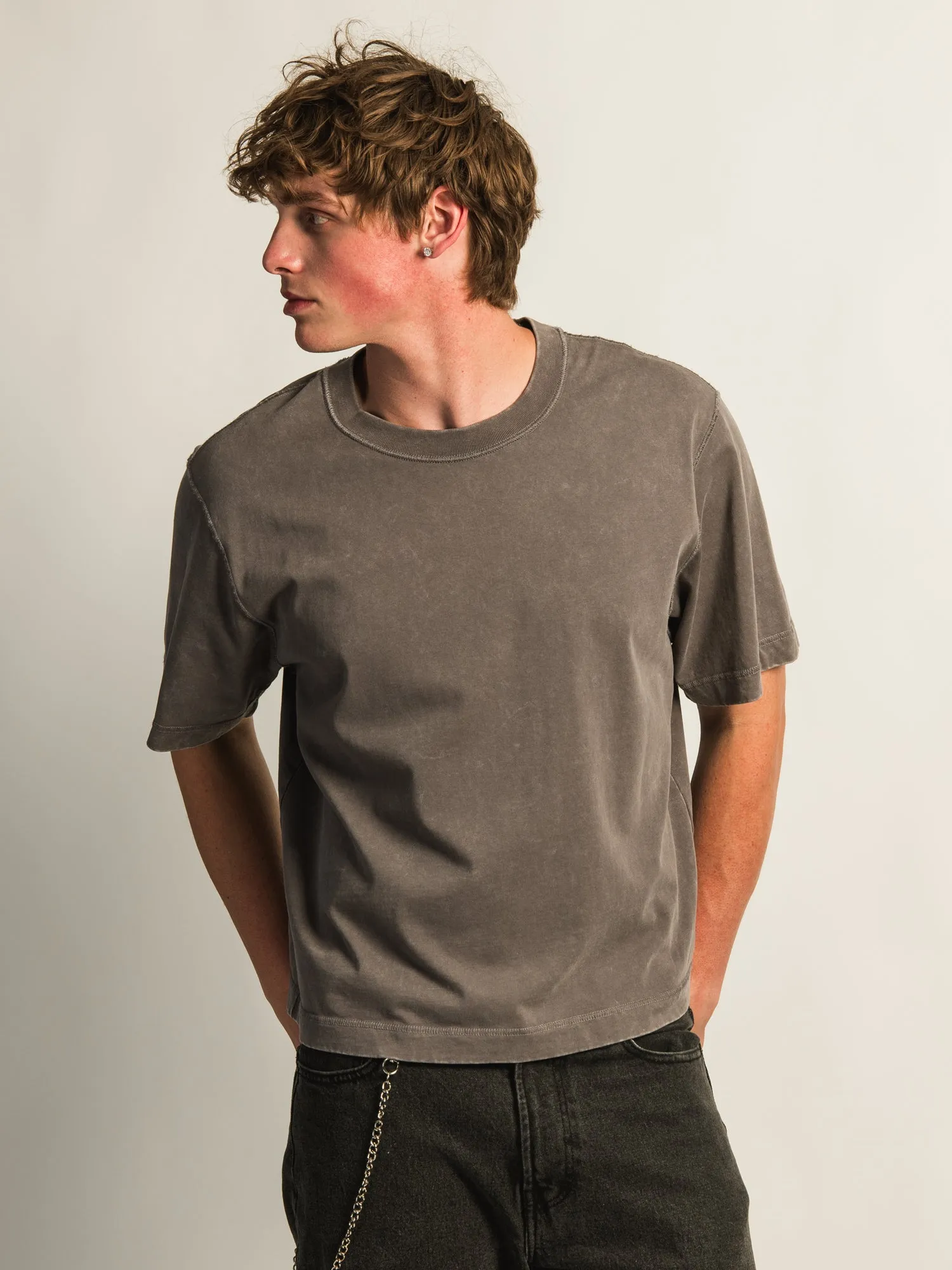 KOLBY SHORT CUT HEAVYWEIGHT TEE - CHARCOAL sold by Boathouse product image thumbnail 2
