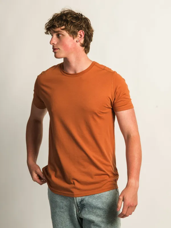 VICTOR CREWNECK - OCHRE made by Boathouse