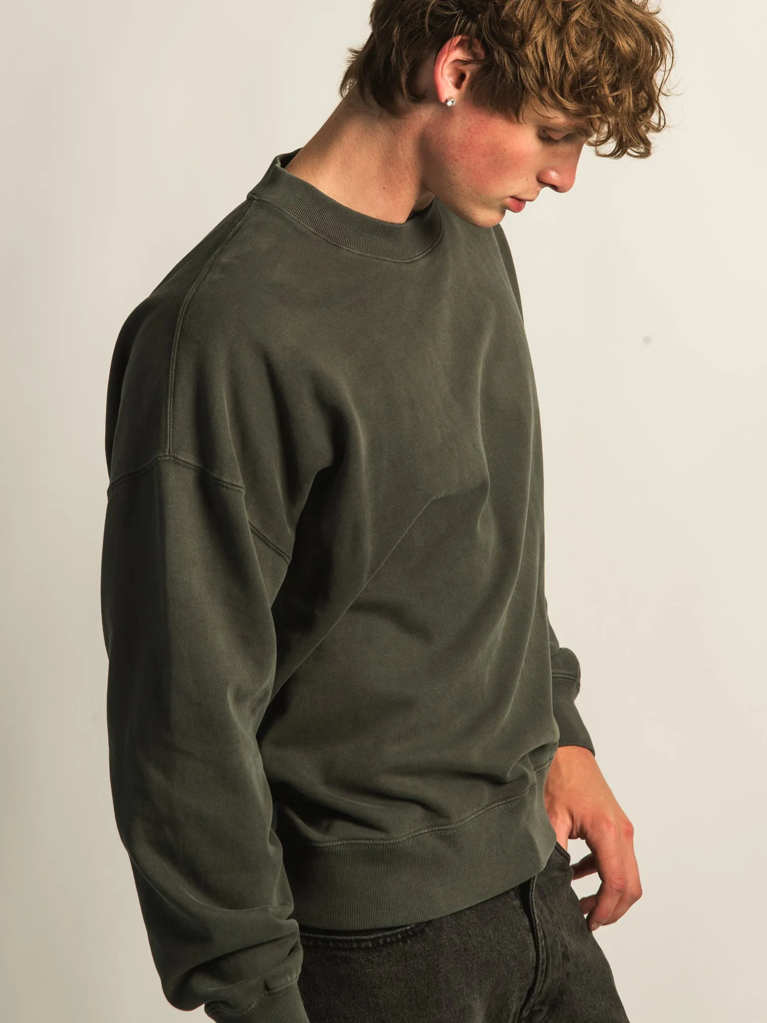 KOLBY RELAXED CREW FIT - GREEN sold by Boathouse product image thumbnail 3