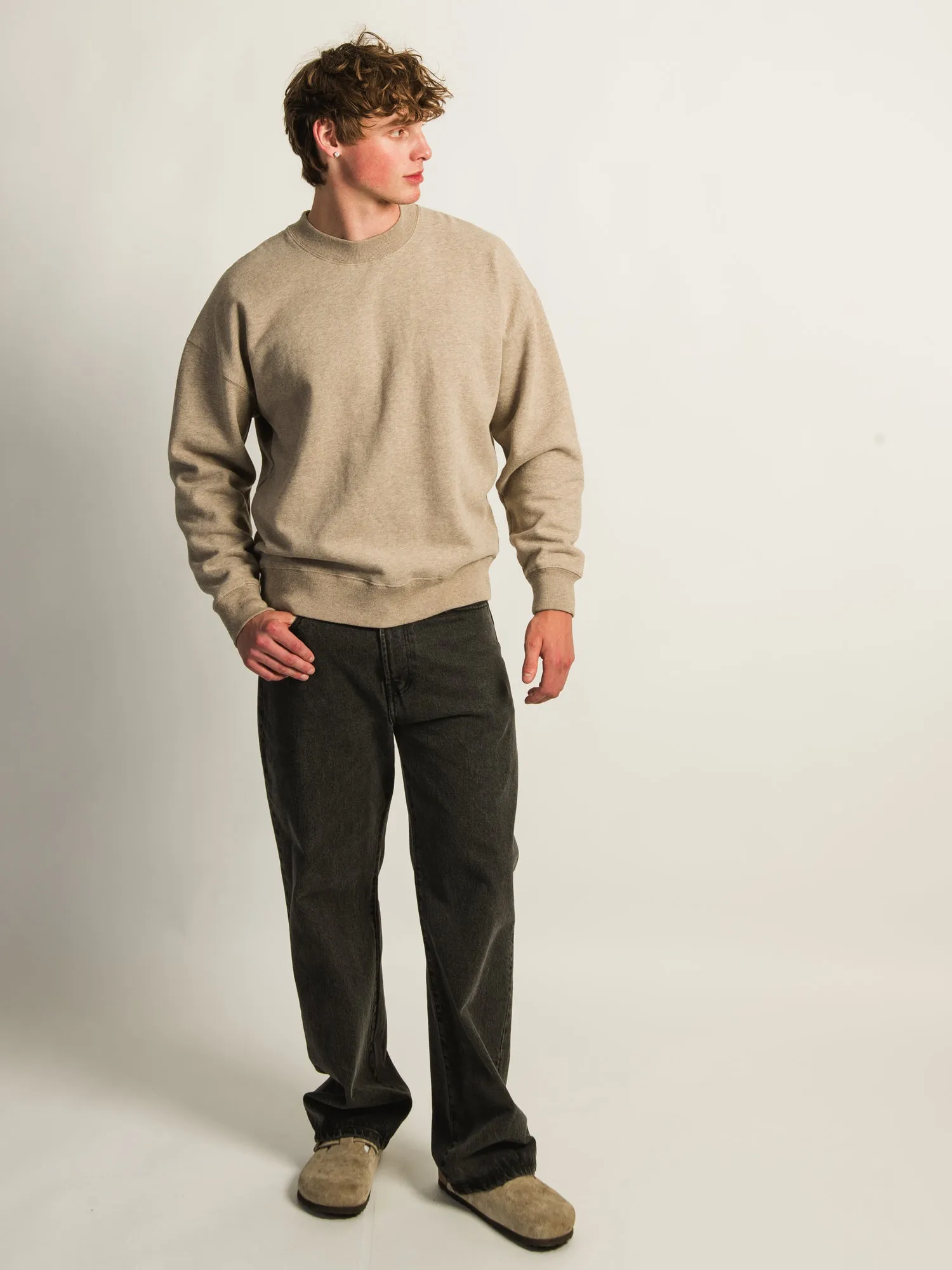 KOLBY RELAXED CREW FIT - BROWN sold by Boathouse product image thumbnail 2