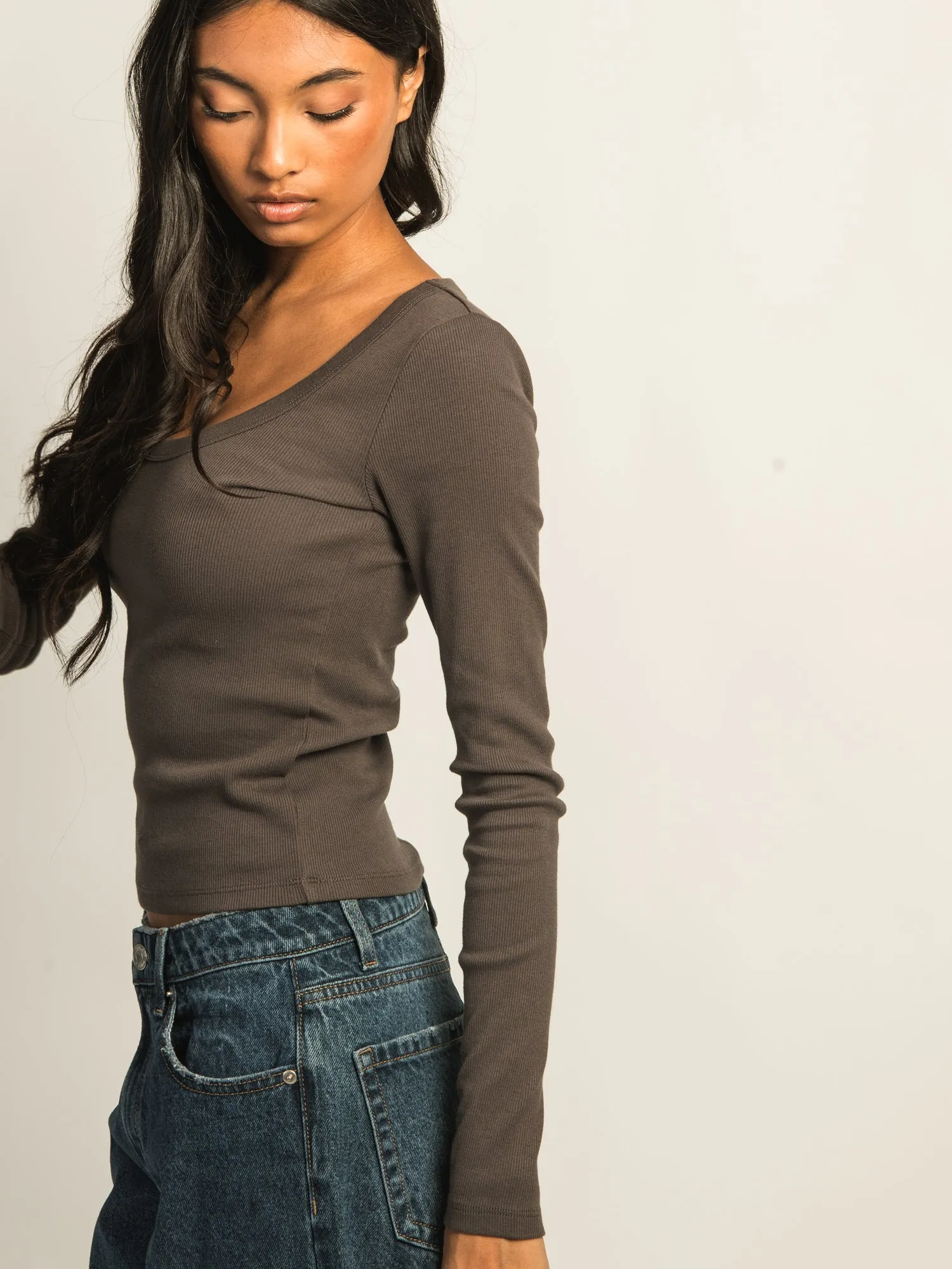 HARLOW ESSENTIAL SCOOP NECK LONGSLEEVE - CHARCOAL sold by Boathouse product image thumbnail 3