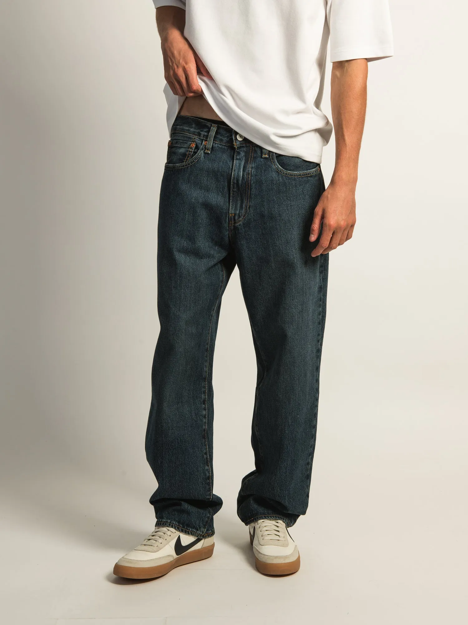 LEVIS 568 LOOSE STRAIGHT 32in - CHK SCORE sold by Boathouse