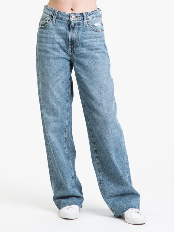 GUESS HIGH RISE 90'S BOYFRIEND JEAN - CLEARANCE sold by Boathouse