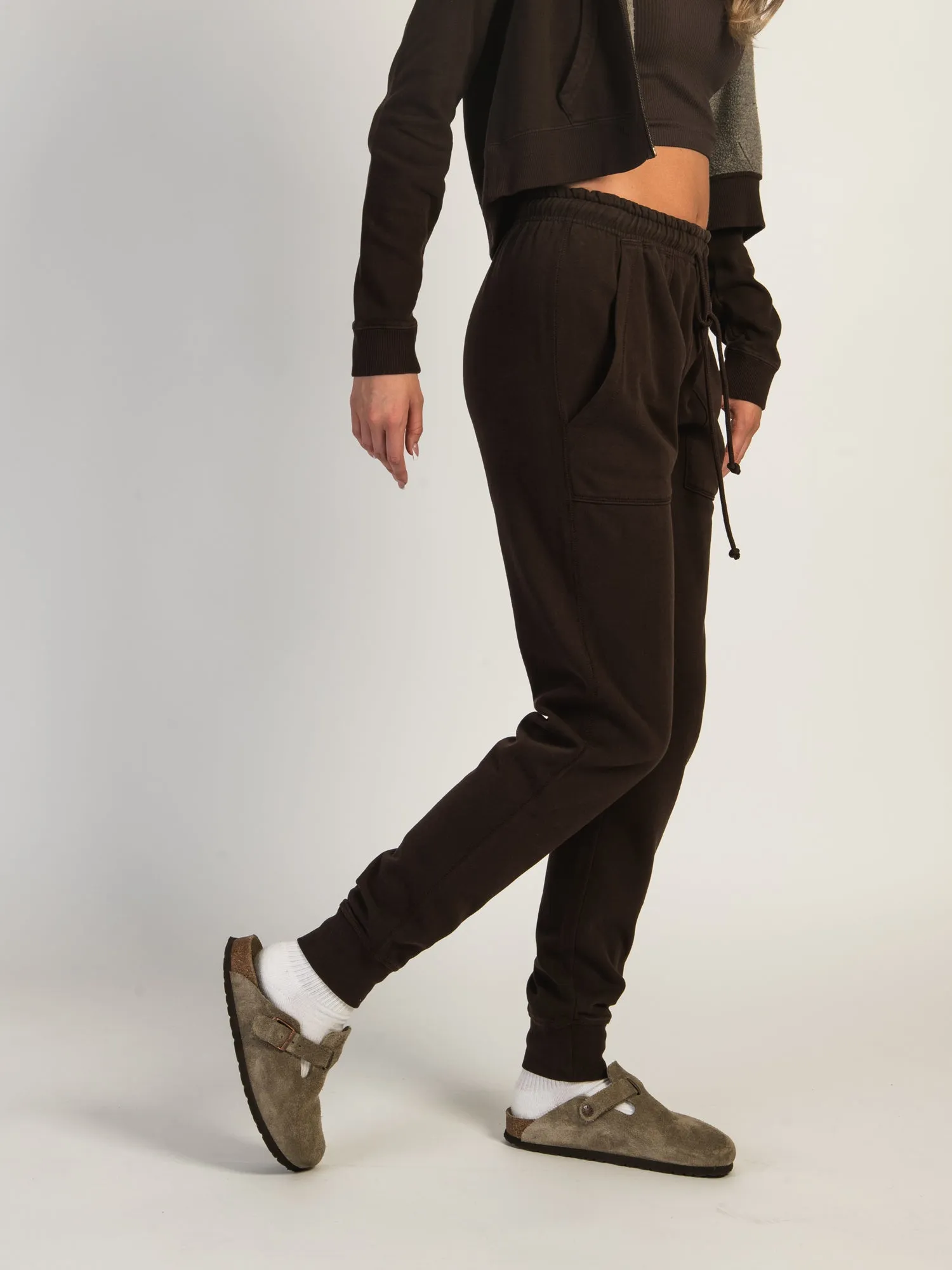HARLOW HIGH RISE FLEECE JOGGER - CHOCOLATE - CLEARANCE sold by Boathouse product image thumbnail 3
