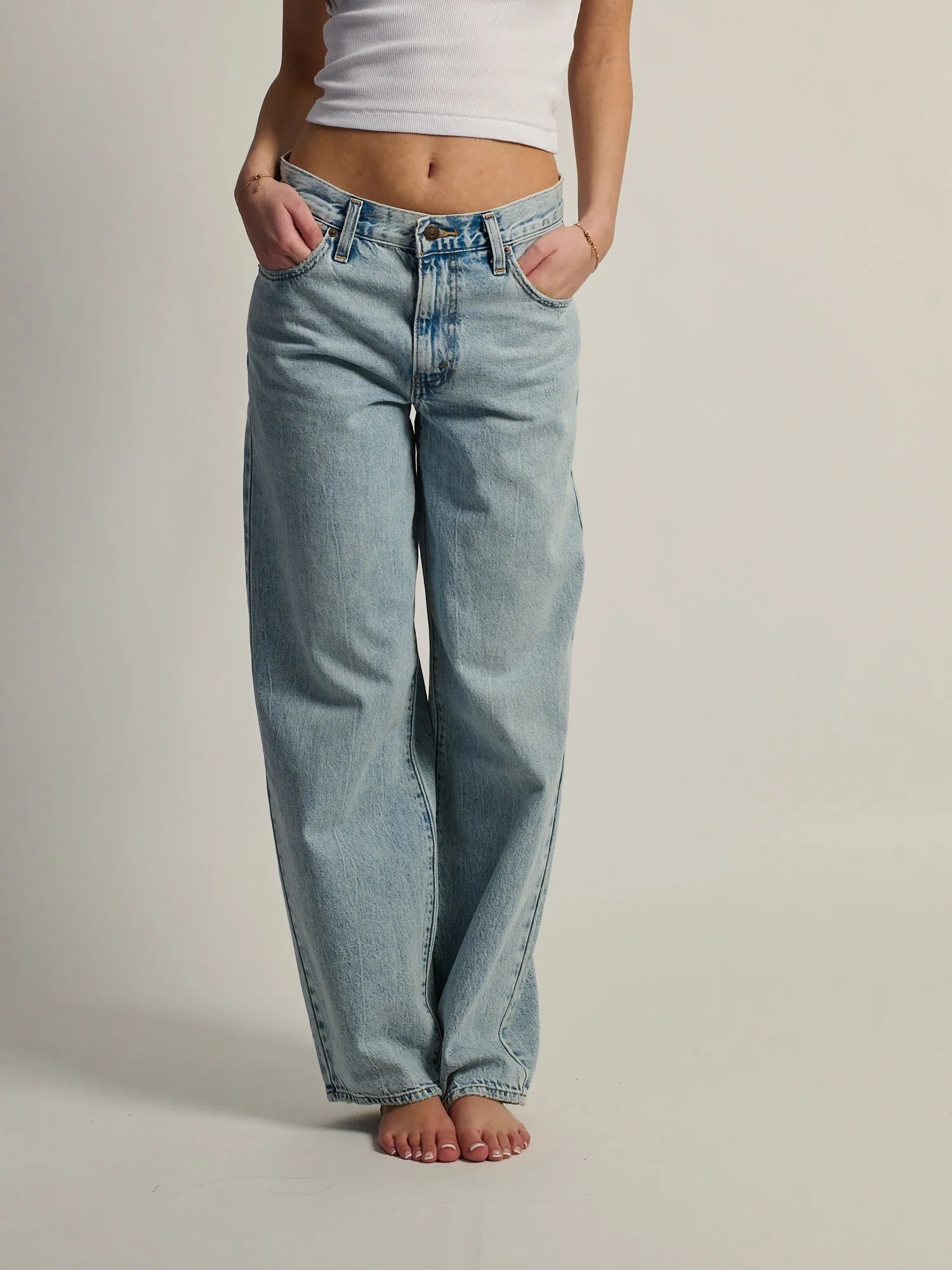 LEVIS BAGGY DAD JEAN - FAN FLARE sold by Boathouse product image thumbnail 4