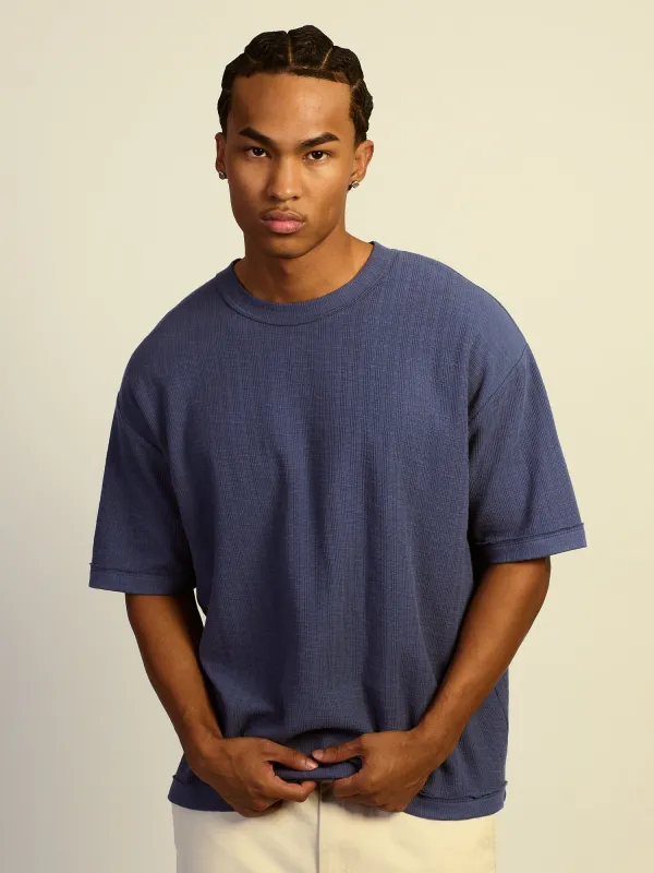 KOLBY LOOSE FIT TEXT TEE - VINTAGE BLUE made by Kolby