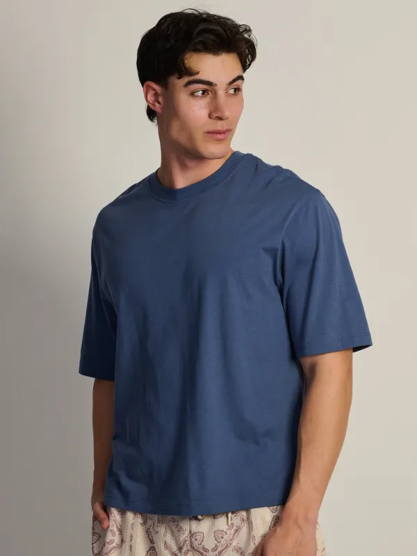 SHORT CUT TEE - VINTAGE BLUE made by Boathouse