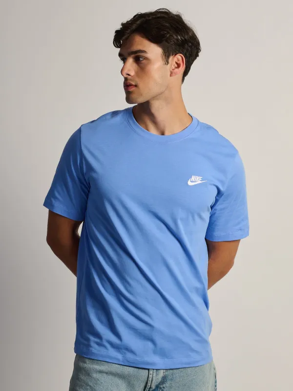 NIKE SPORTSWEAR CLUB T-SHIRT - ROYAL PULSE made by Nike