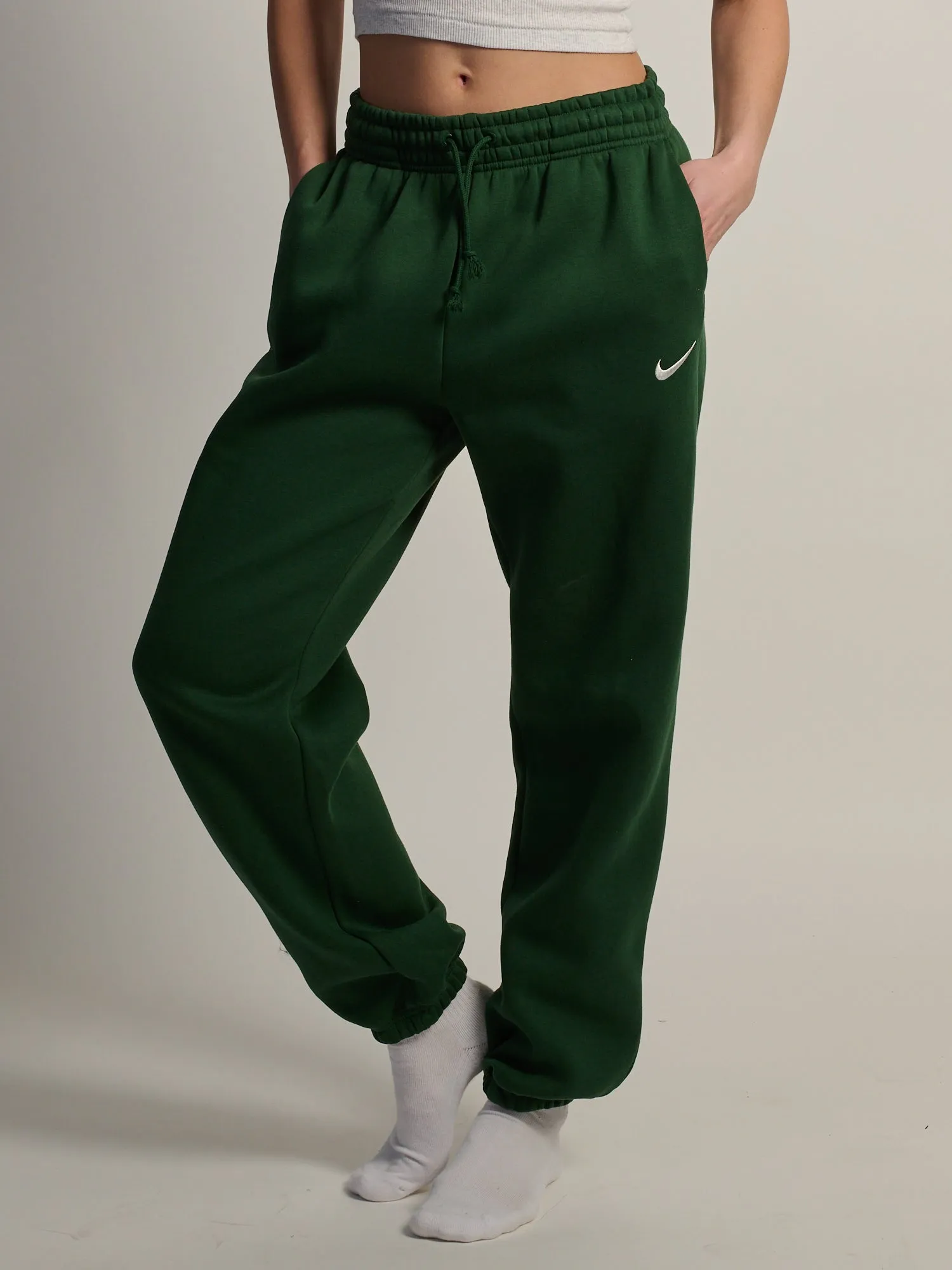 NIKE SPORTSWEAR PHOENIX FLEECE HIGHRISE OVERSIED PANT - FOREST sold by Boathouse