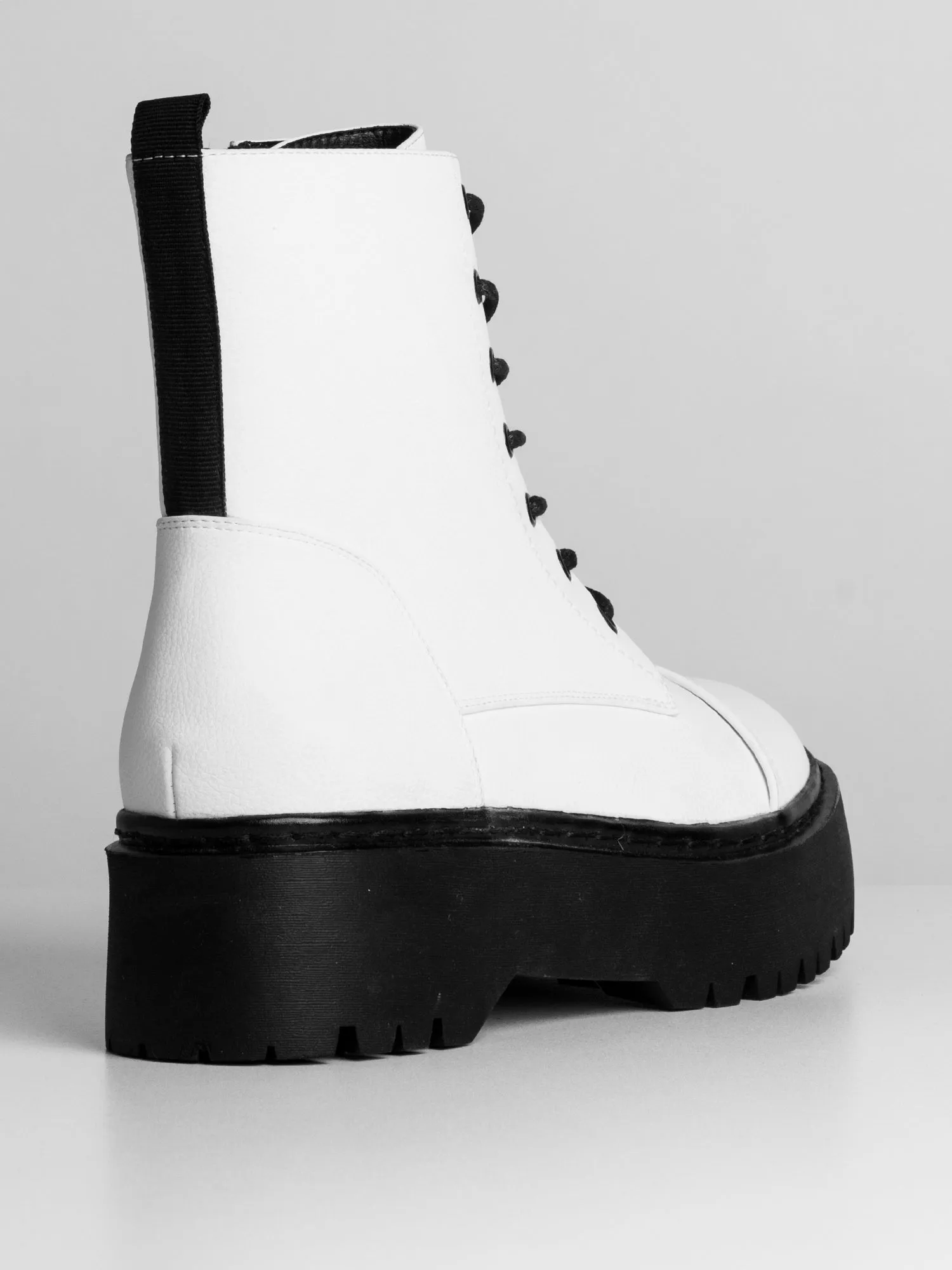 WOMENS HARLOW LUNA SHORT BOOT - CLEARANCE sold by Boathouse product image thumbnail 3