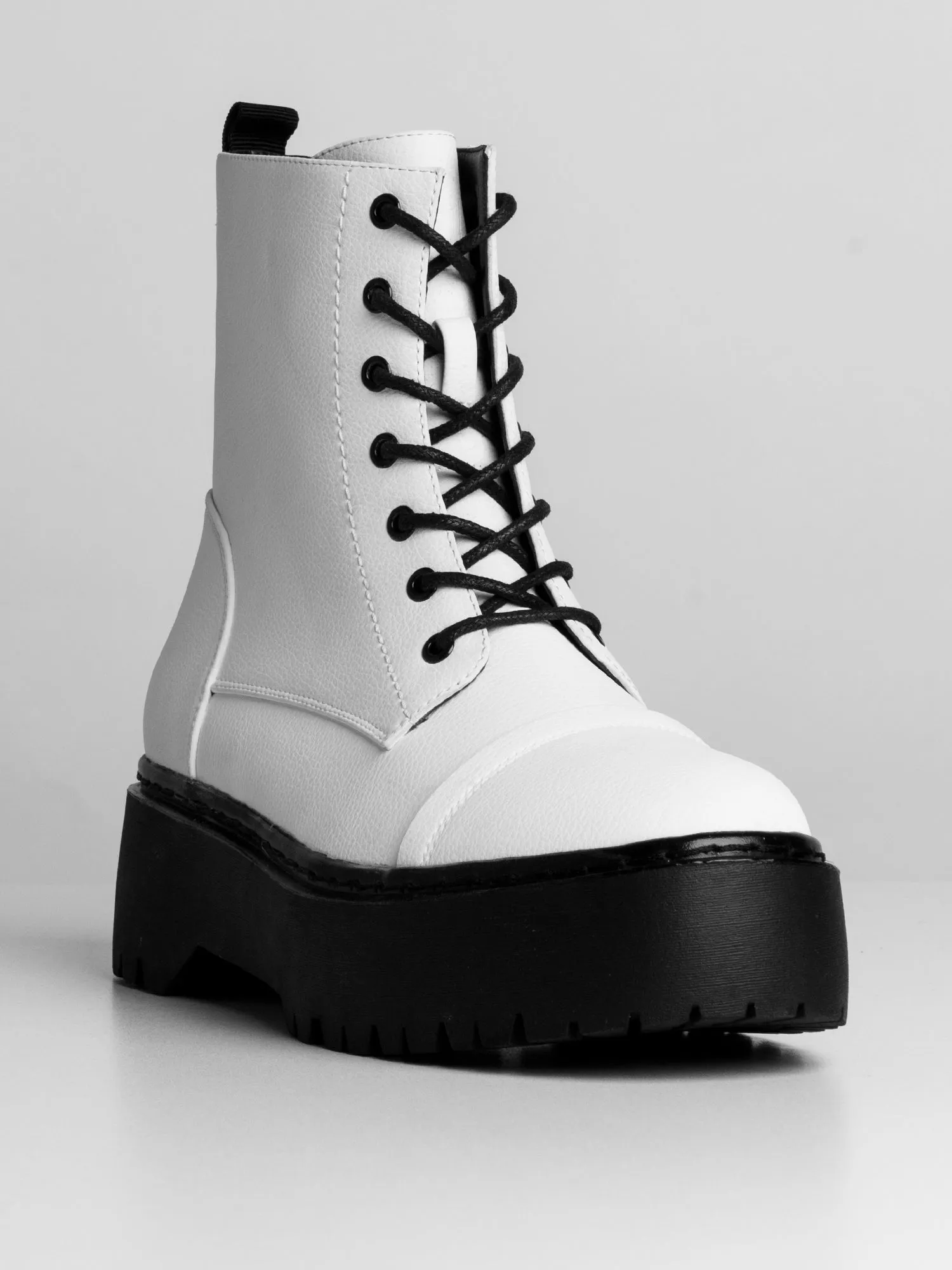 WOMENS HARLOW LUNA SHORT BOOT - CLEARANCE sold by Boathouse product image thumbnail 2
