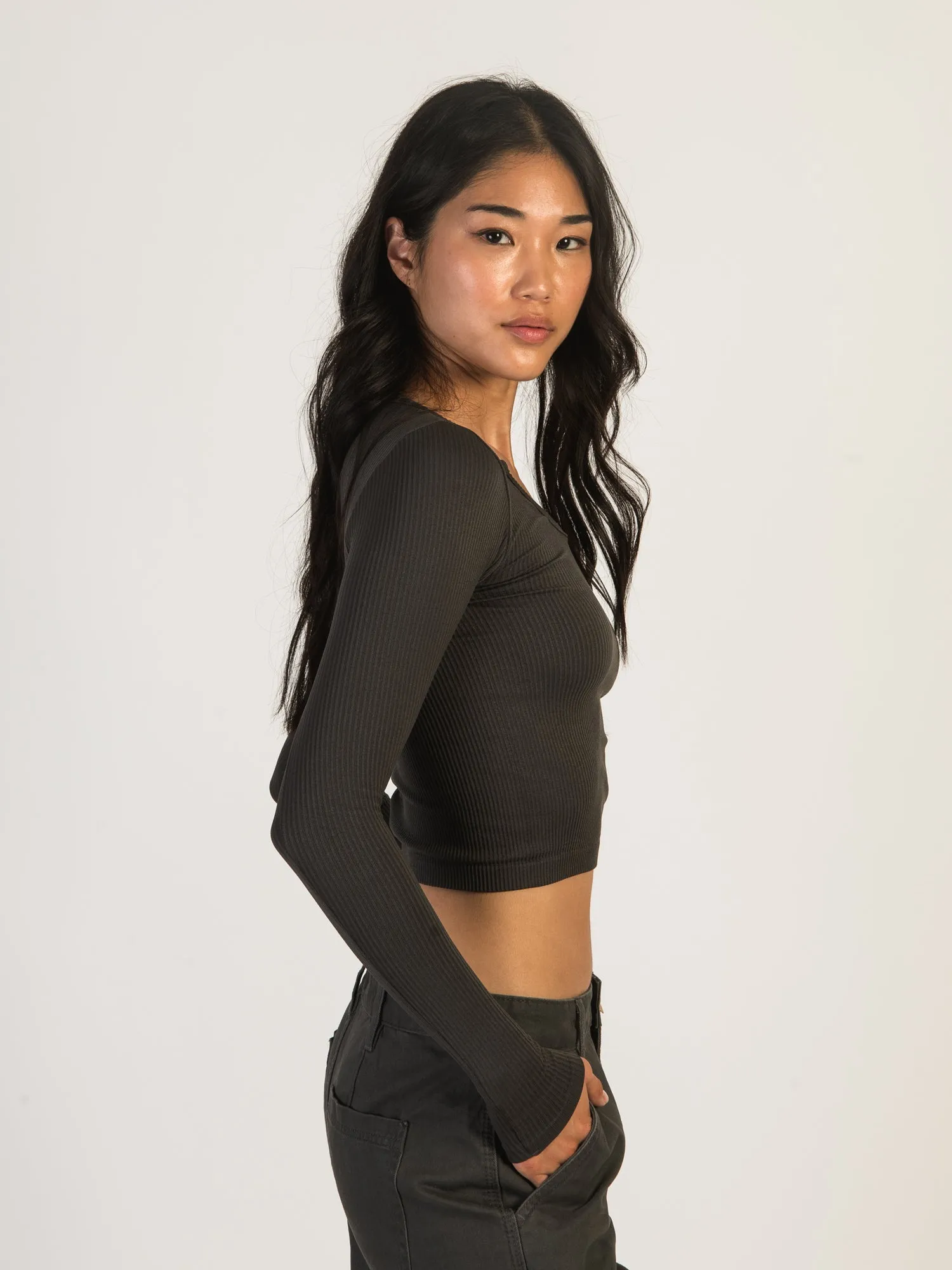 HARLOW HARPER SEAMLESS NOTCH LONG SLEEVE - CHARCOAL sold by Boathouse product image thumbnail 3