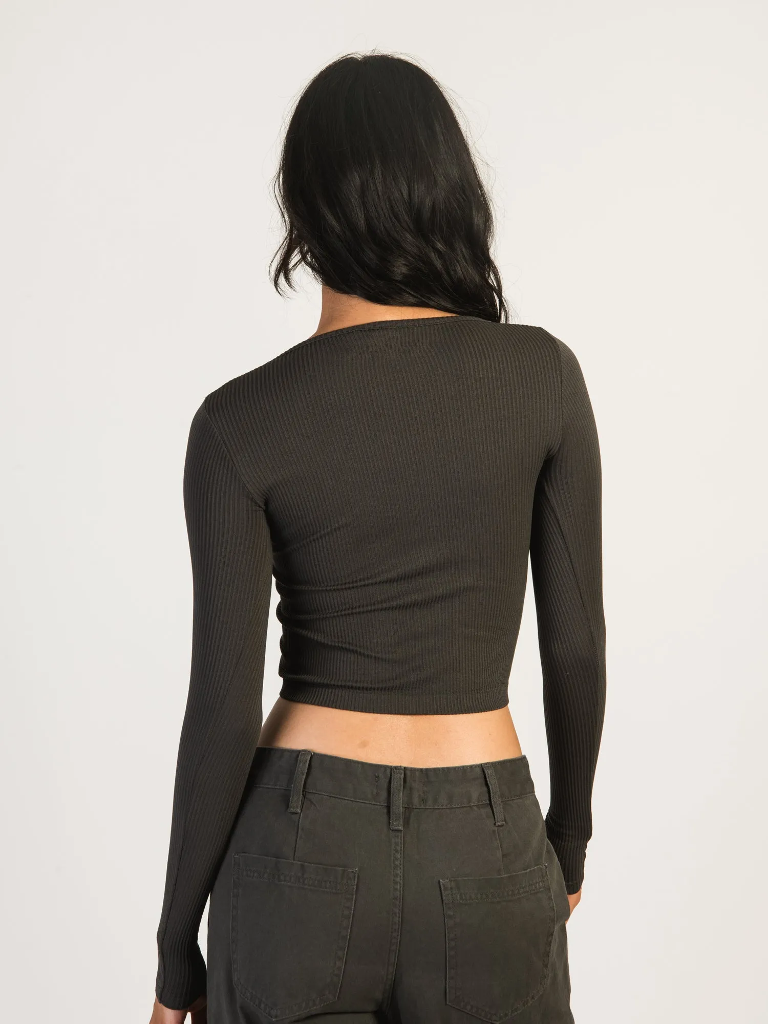 HARLOW HARPER SEAMLESS NOTCH LONG SLEEVE - CHARCOAL sold by Boathouse product image thumbnail 4