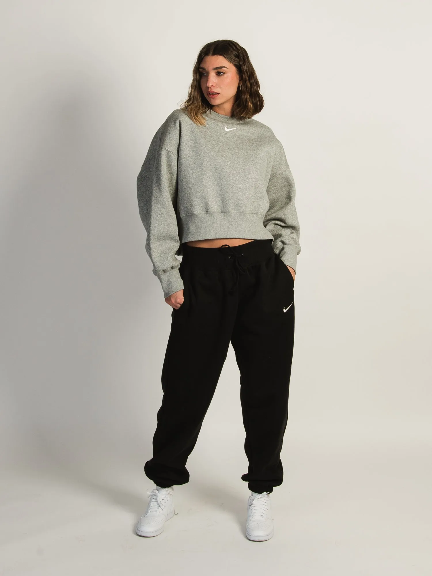 NIKE OVERSIZED HEAVYWEIGHT SWEATPANTS sold by Boathouse product image thumbnail 2