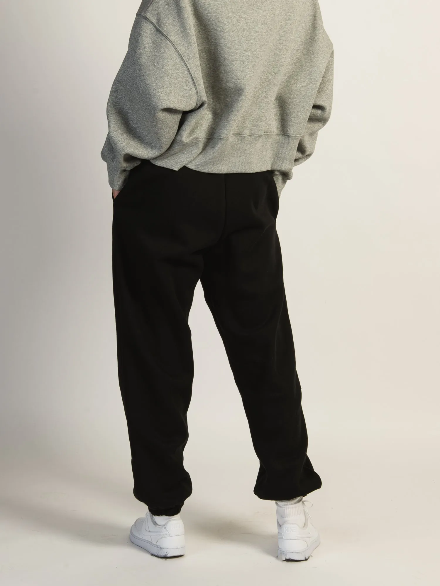NIKE OVERSIZED HEAVYWEIGHT SWEATPANTS sold by Boathouse product image thumbnail 4