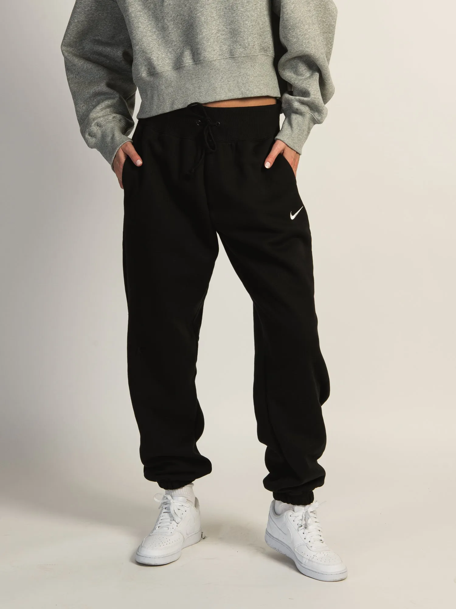 NIKE OVERSIZED HEAVYWEIGHT SWEATPANTS sold by Boathouse