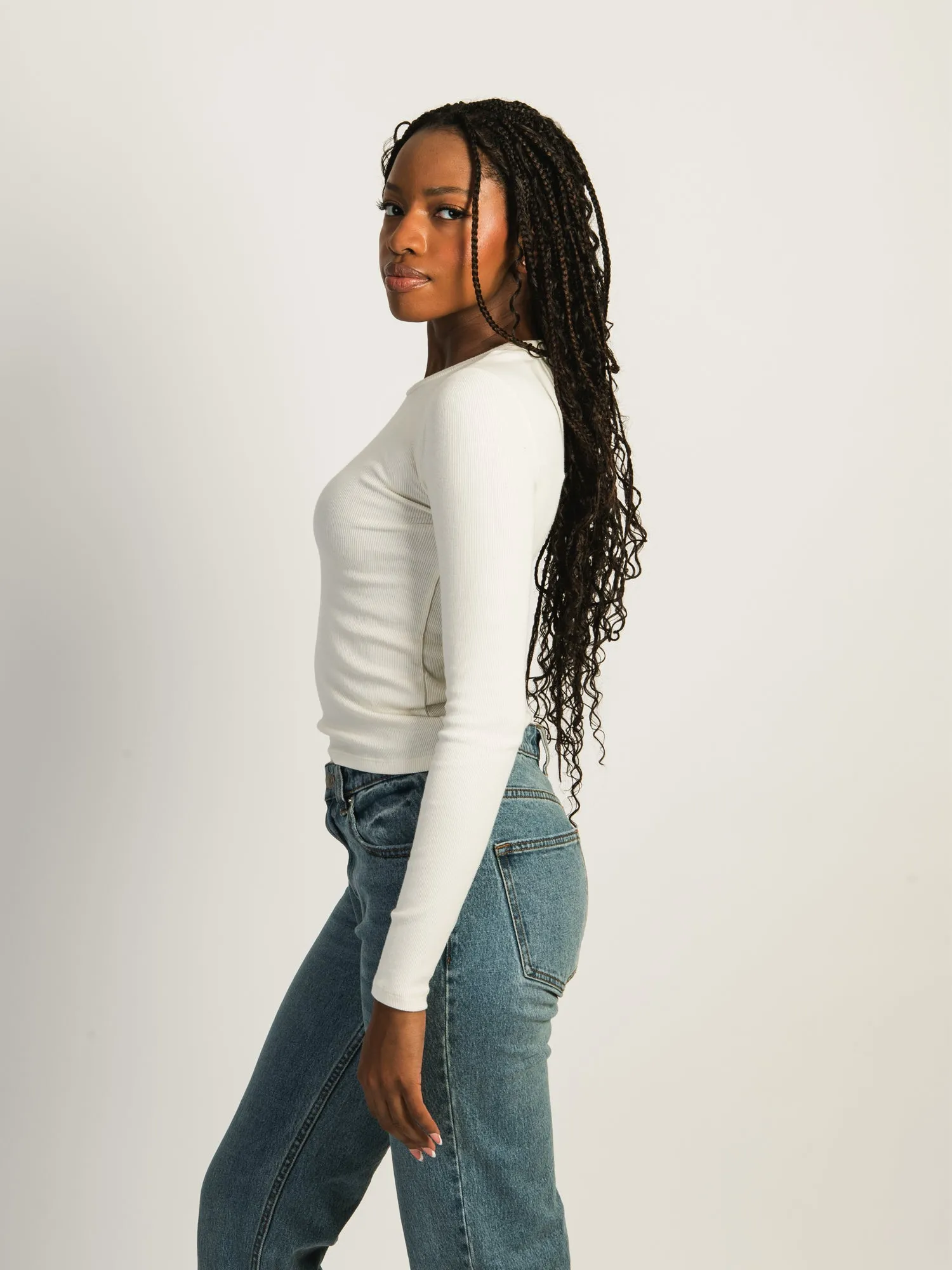 HARLOW ESSENTIAL LONG SLEEVE CREWNECK - OFF WHITE sold by Boathouse product image thumbnail 3