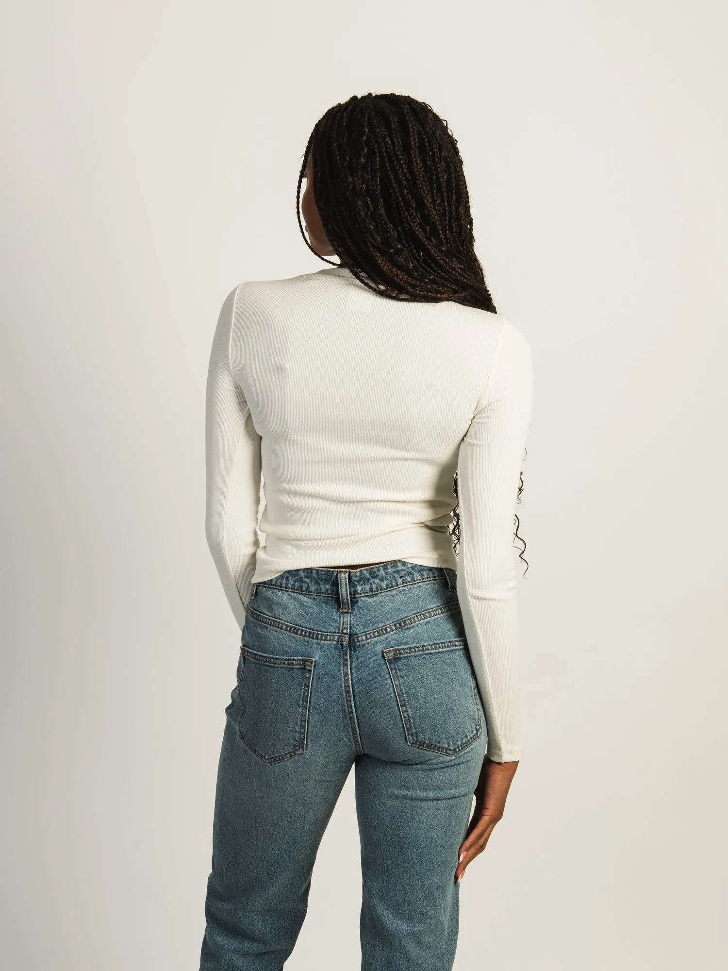 HARLOW ESSENTIAL LONG SLEEVE CREWNECK - OFF WHITE sold by Boathouse product image thumbnail 4