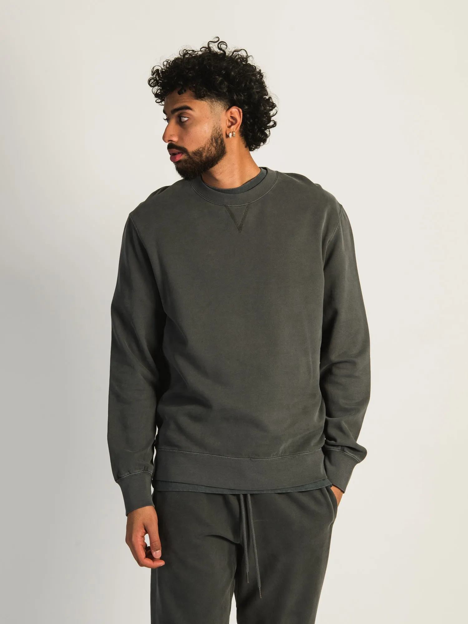 KOLBY PARKER GARMET DYE CREWNECK - ASH GREY sold by Boathouse