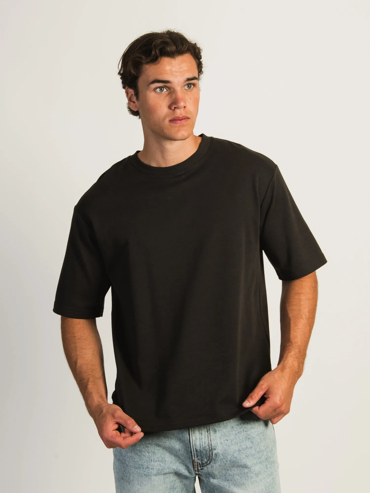BOXY FIT TEE - BLACK sold by Boathouse