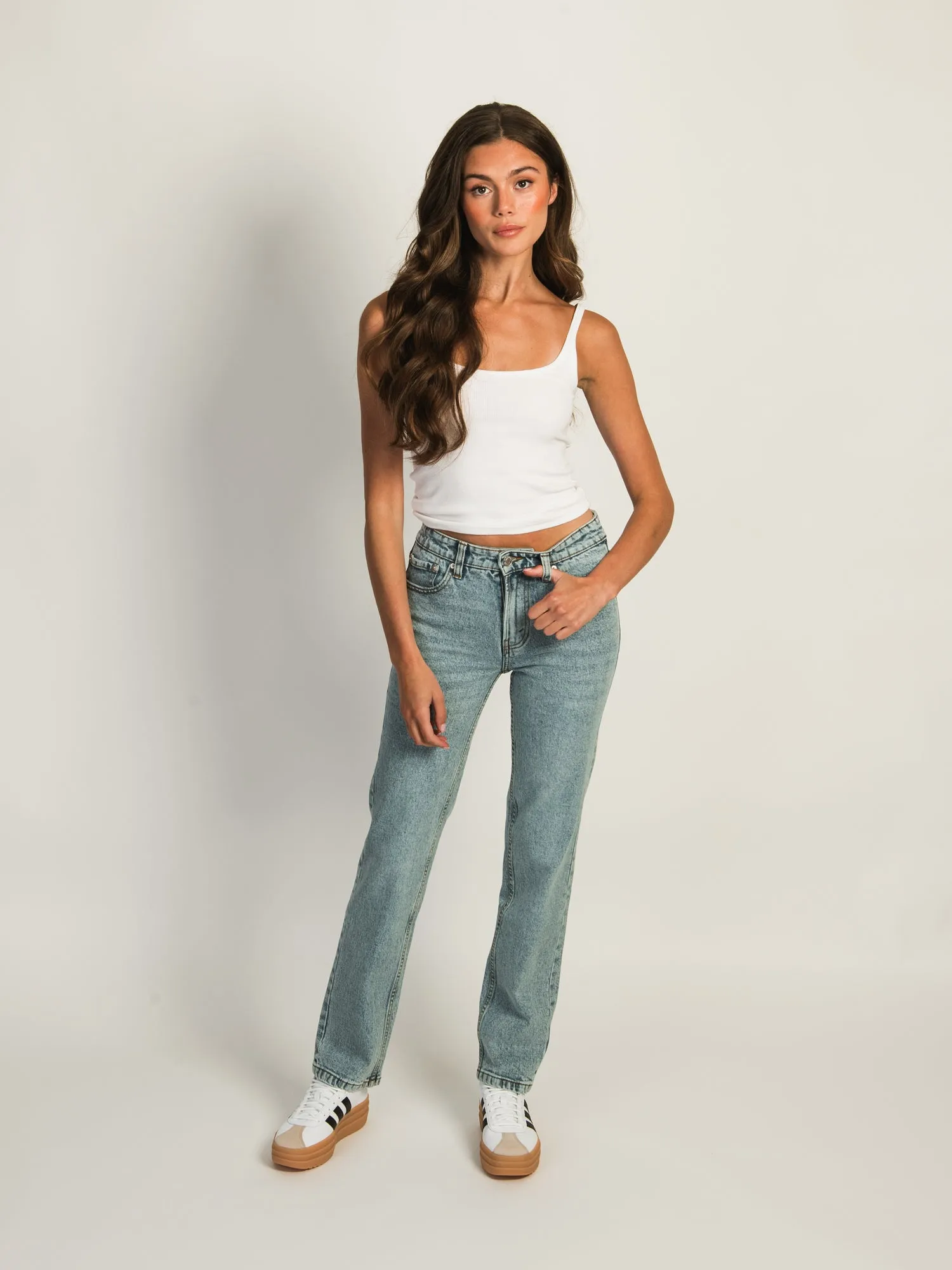 HARLOW MID-RISE STRAIGHT JEAN - LIGHT WASH sold by Boathouse product image thumbnail 3