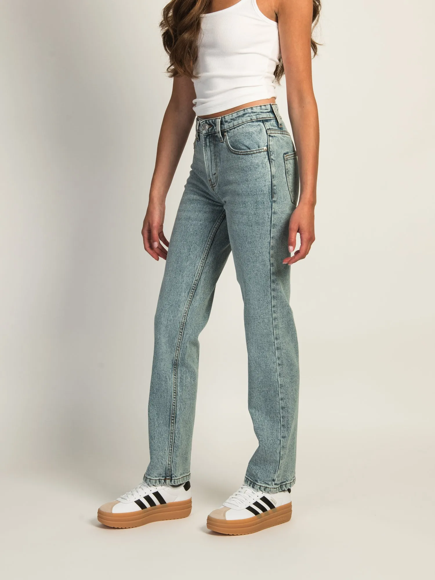 HARLOW MID-RISE STRAIGHT JEAN - LIGHT WASH sold by Boathouse product image thumbnail 5