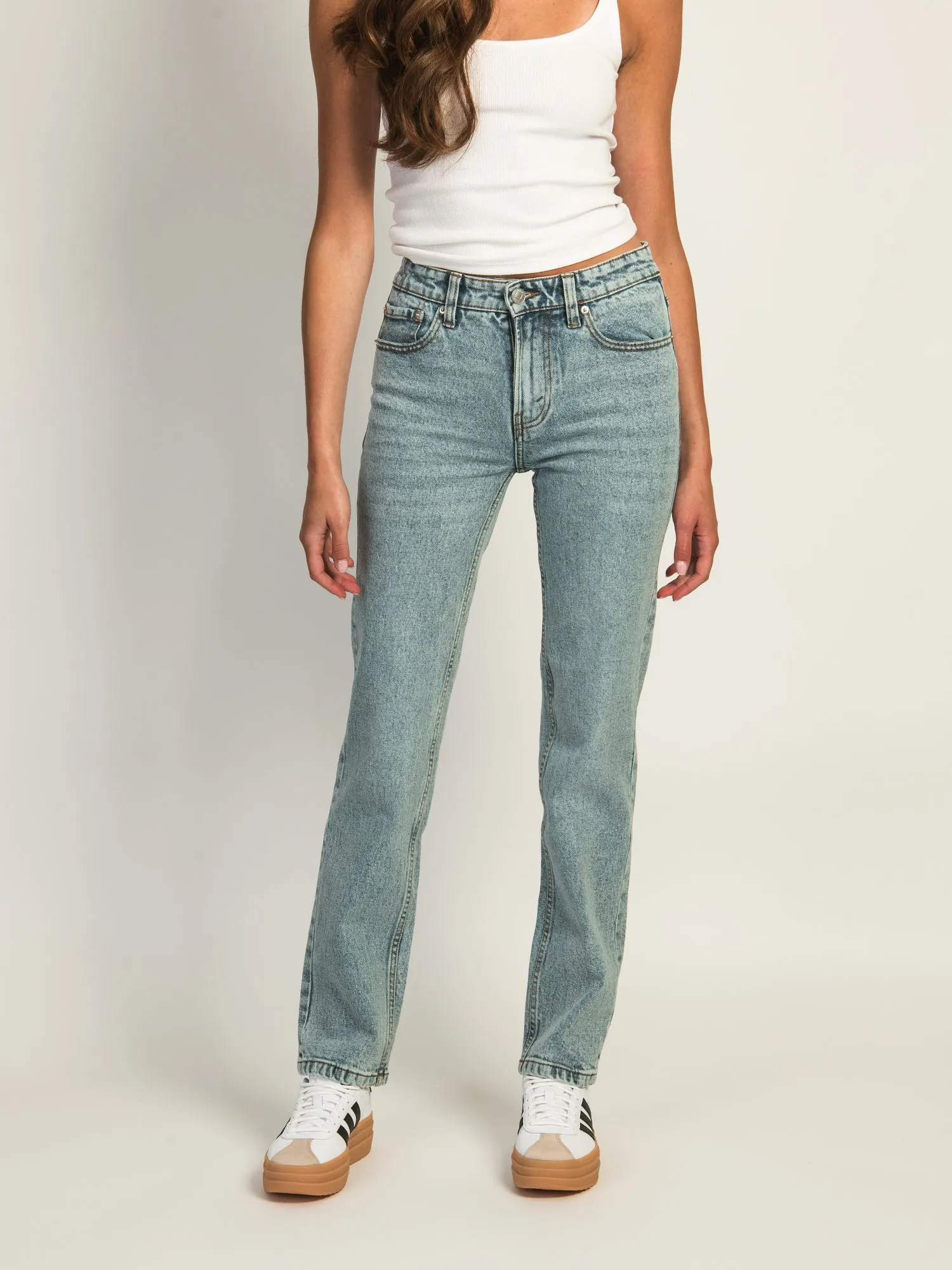 HARLOW MID-RISE STRAIGHT JEAN - LIGHT WASH sold by Boathouse product image thumbnail 2