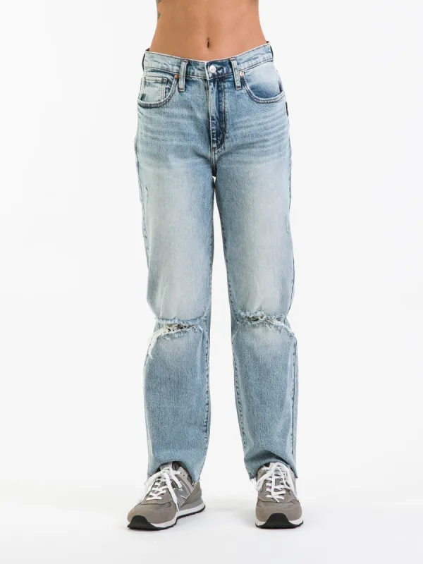 SILVER JEANS 28" HIGHLY DESIRABLE STRAIGHT - CLEARANCE sold by Boathouse