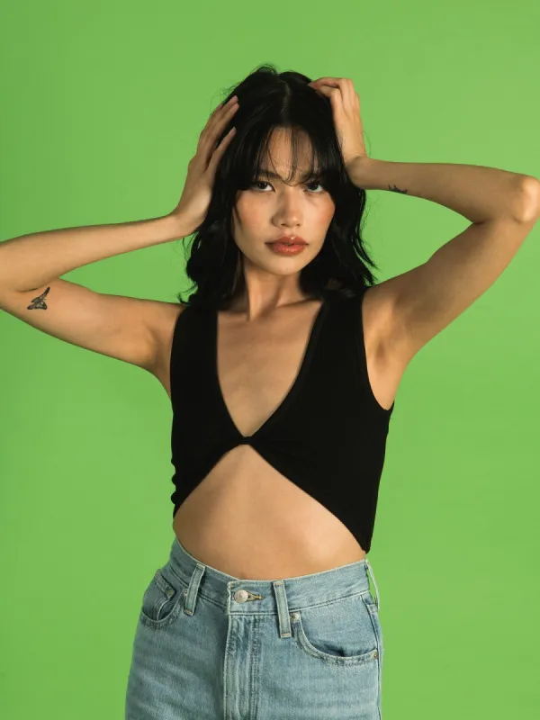 DYNAMIC TWIST FRONT PLUNGE BRAMI - CLEARANCE sold by Boathouse