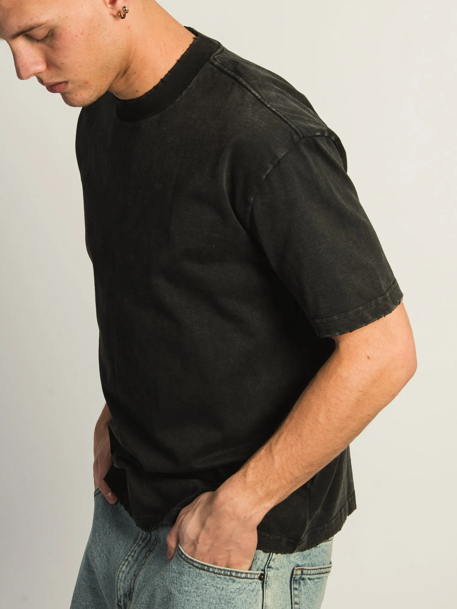 KOLBY HEAVYWEIGHT T-SHIRT - BLACK sold by Kolby product image thumbnail 3