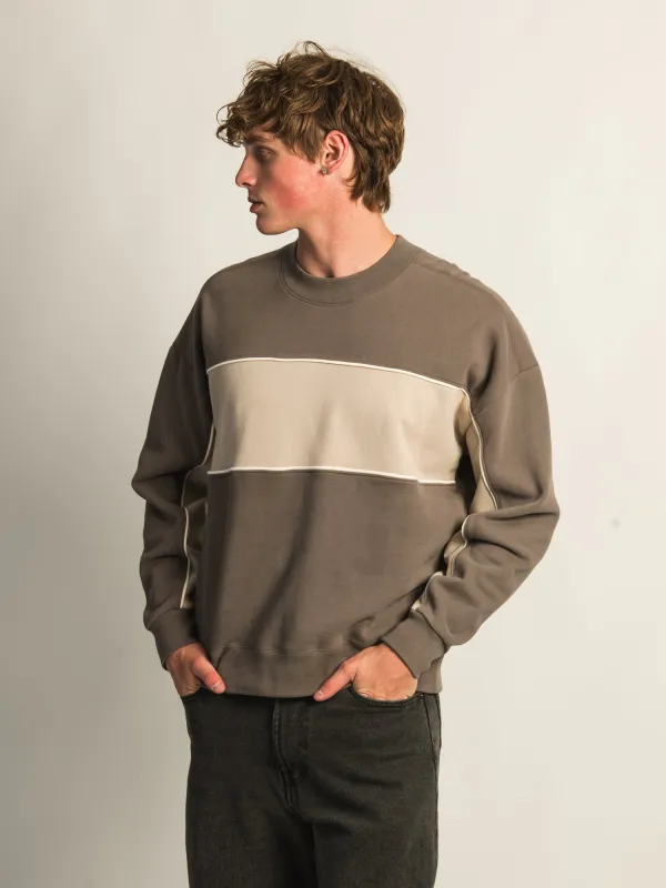 KOLBY STRIPED RELAXED CREW FIT - IRON made by Kolby