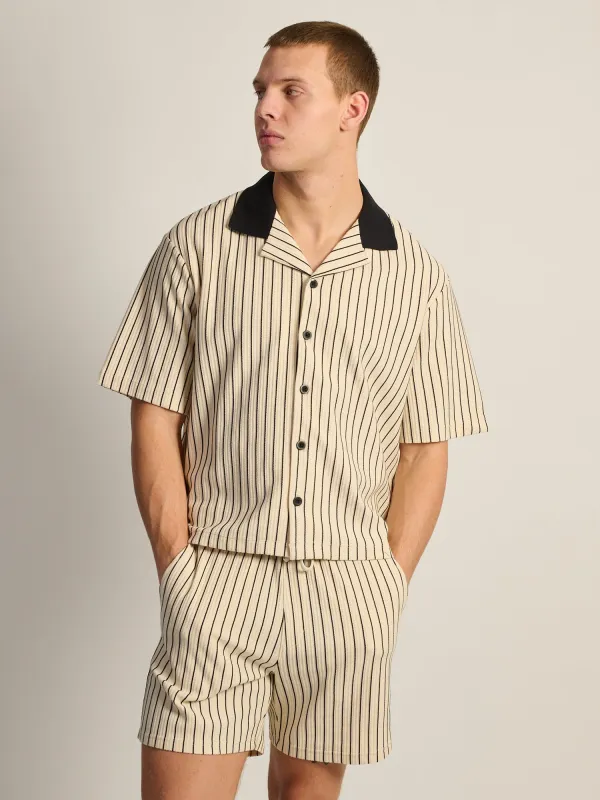 KOLBY SHORT CUT RIBBED BUTTON UP - PINSTRIPE made by Kolby