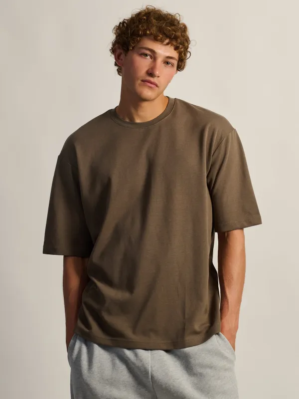 KOLBY BOXY FIT TEE - IRON made by Kolby
