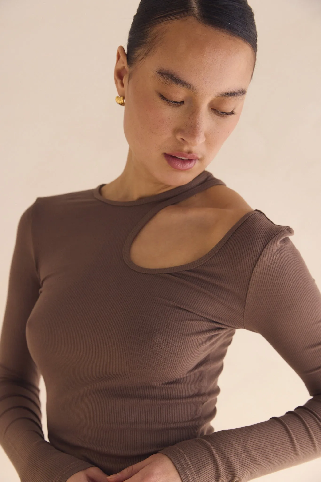 Wynter Long Sleeve Top (Chocolate) sold by Runway Scout product image thumbnail 4