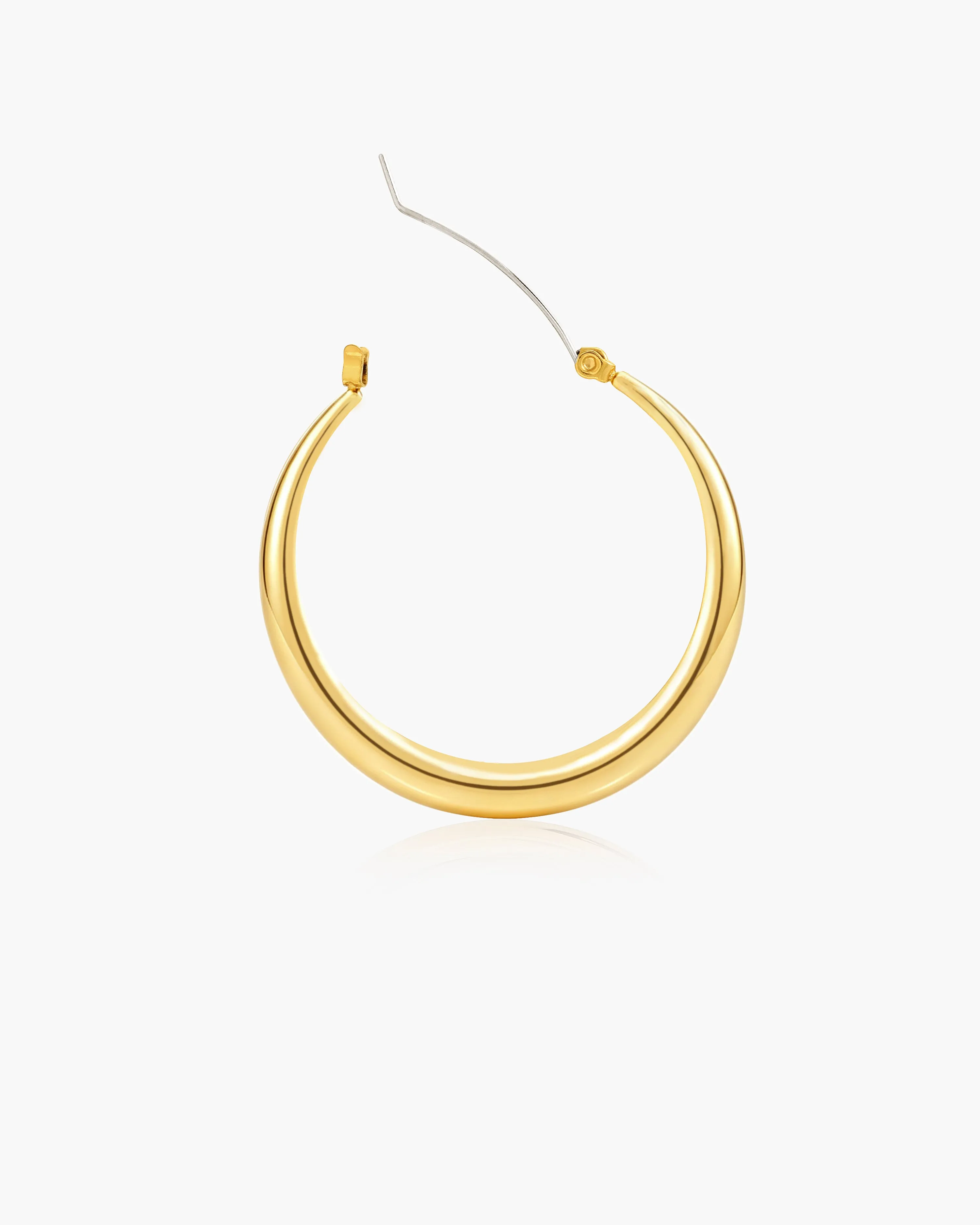 Sloane Hoop Earrings in Gold sold by en route product image thumbnail 3