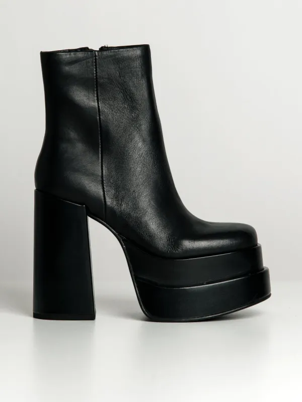 WOMENS STEVE MADDEN COBRA HEEL sold by Blackwell