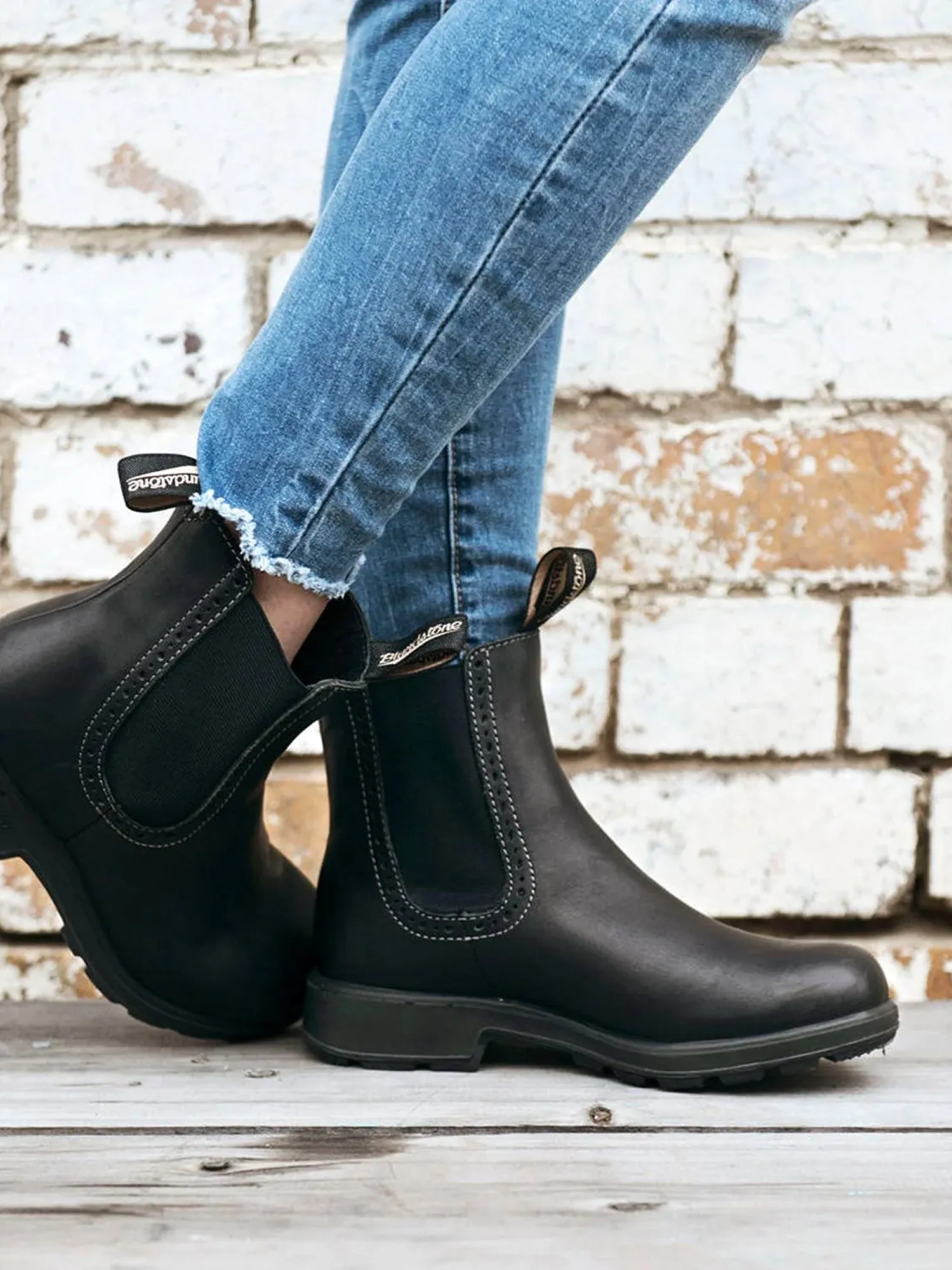 WOMENS BLUNDSTONE HI TOP ORIGINAL BLACK BOOT sold by Blackwell product image thumbnail 3