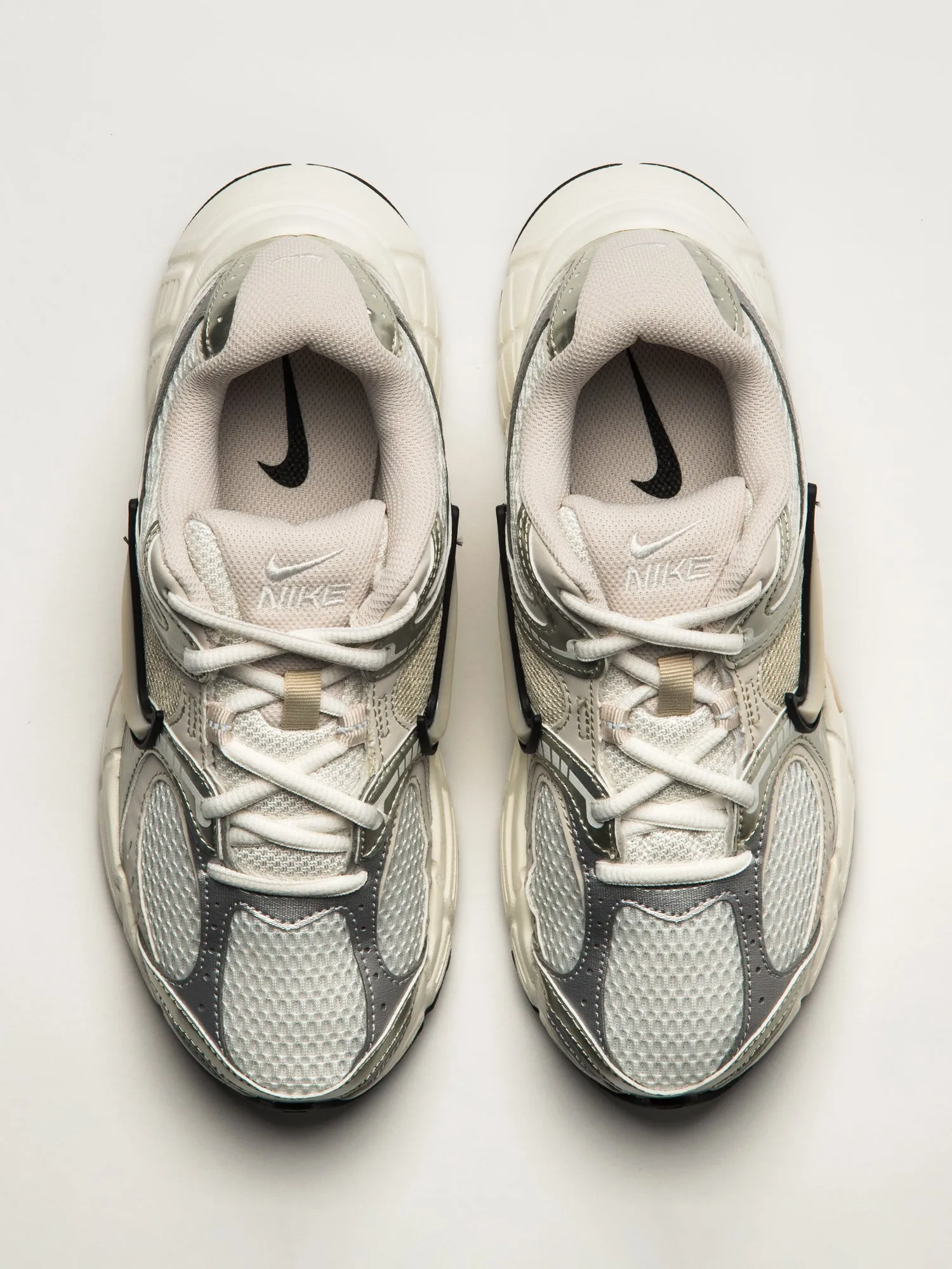 WOMENS NIKE V5 RNR SNEAKER - SUMMIT WHITE sold by Blackwell product image thumbnail 4